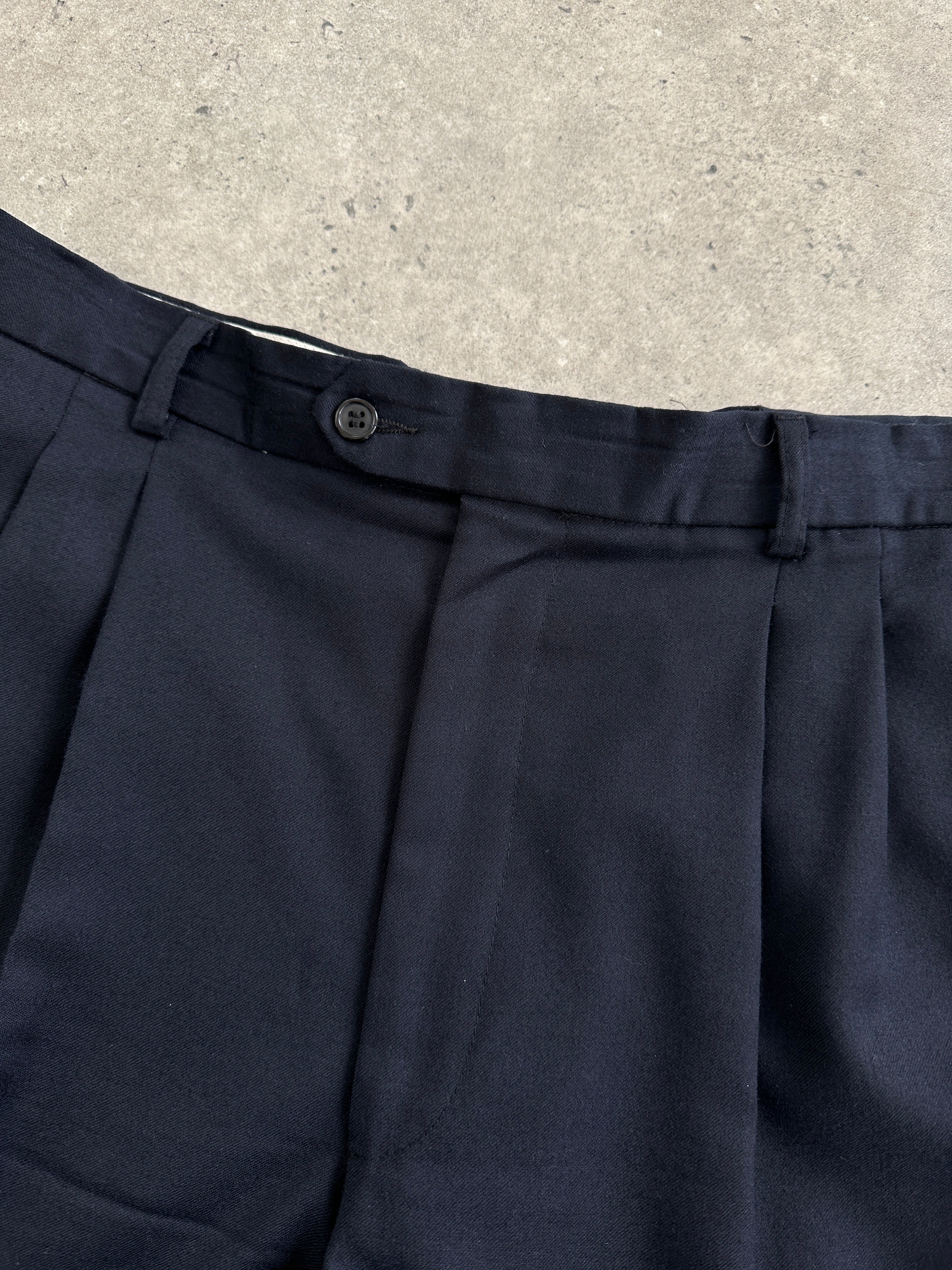 Vintage pure wool tailored trousers with straight legs, size W32, featuring classic design and high-quality fabric.