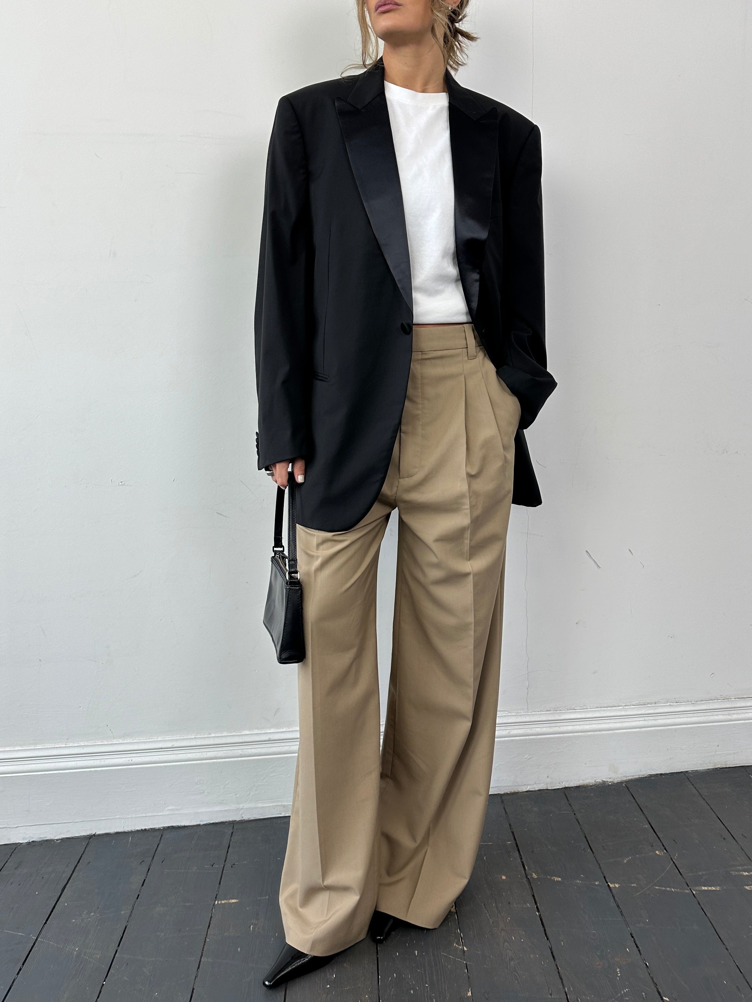 Givenchy pure wool single-breasted tuxedo blazer in size XL, tailored fit with classic lapels and sleek black finish.