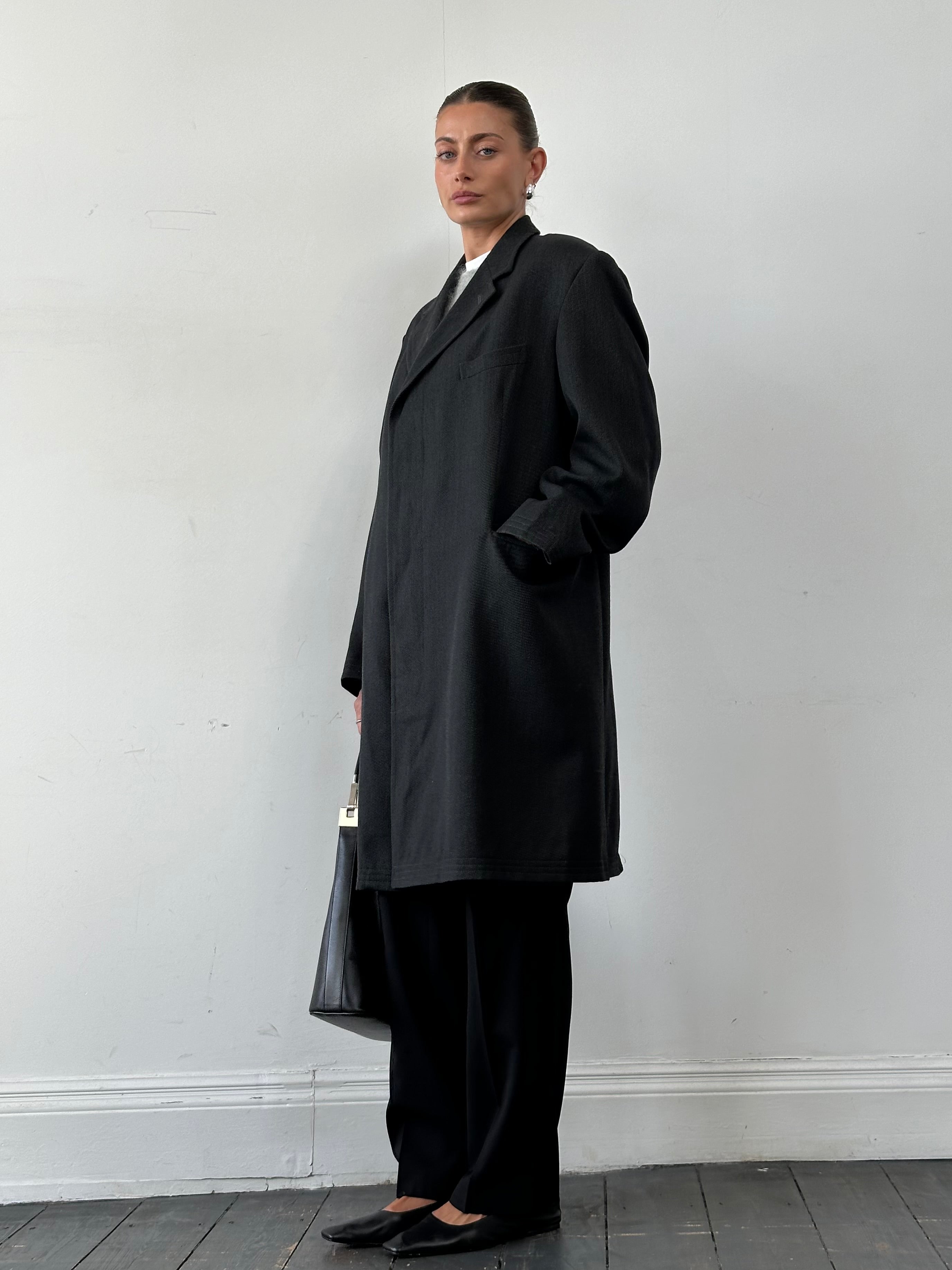 Burberry 1990s pure wool twill coat with concealed placket, oversized XXL fit, featuring classic beige color and tailored design.
