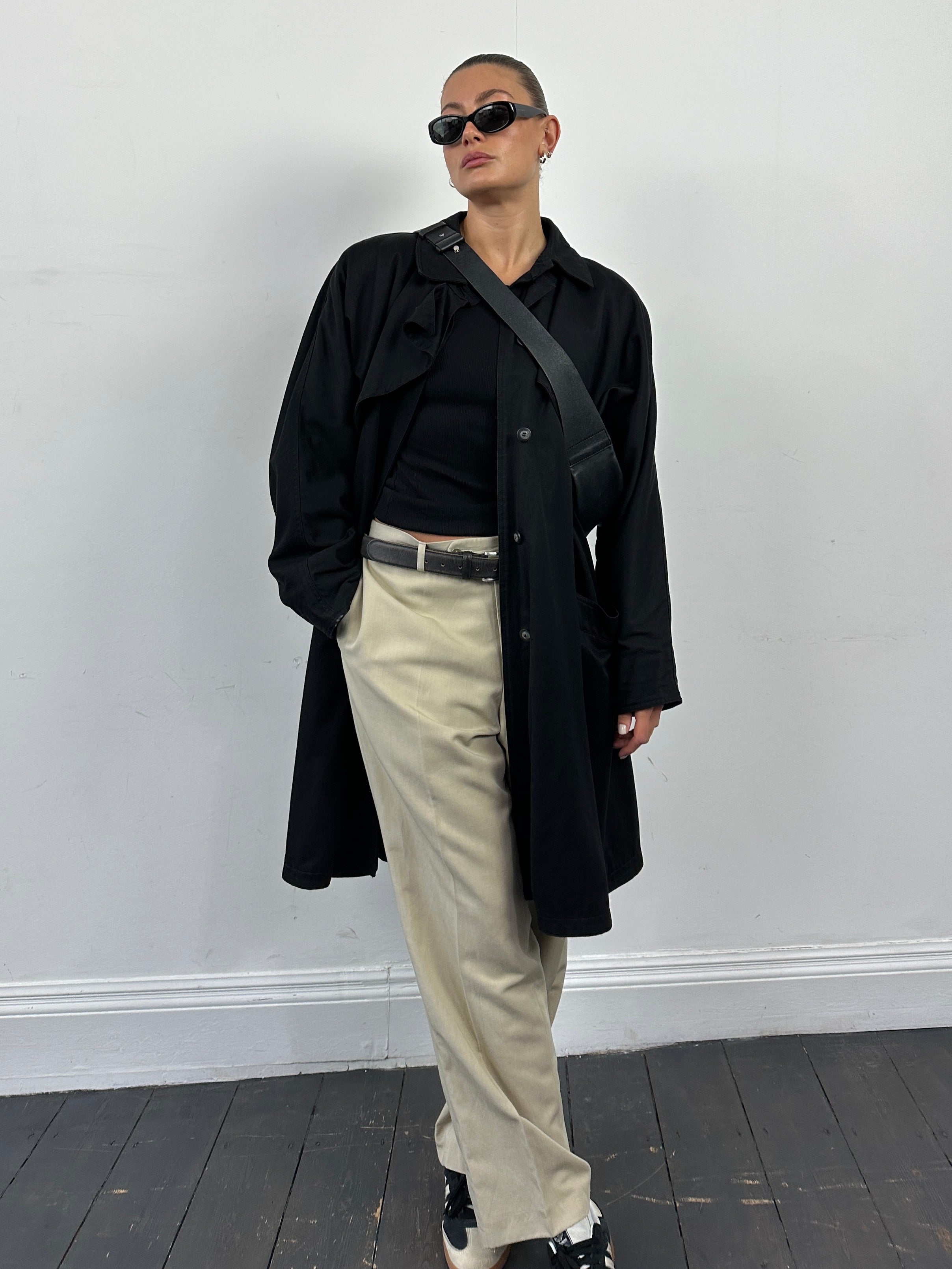 Italian Vintage pure cotton trench coat in XL size, stylish classic coat with timeless design and durable fabric.