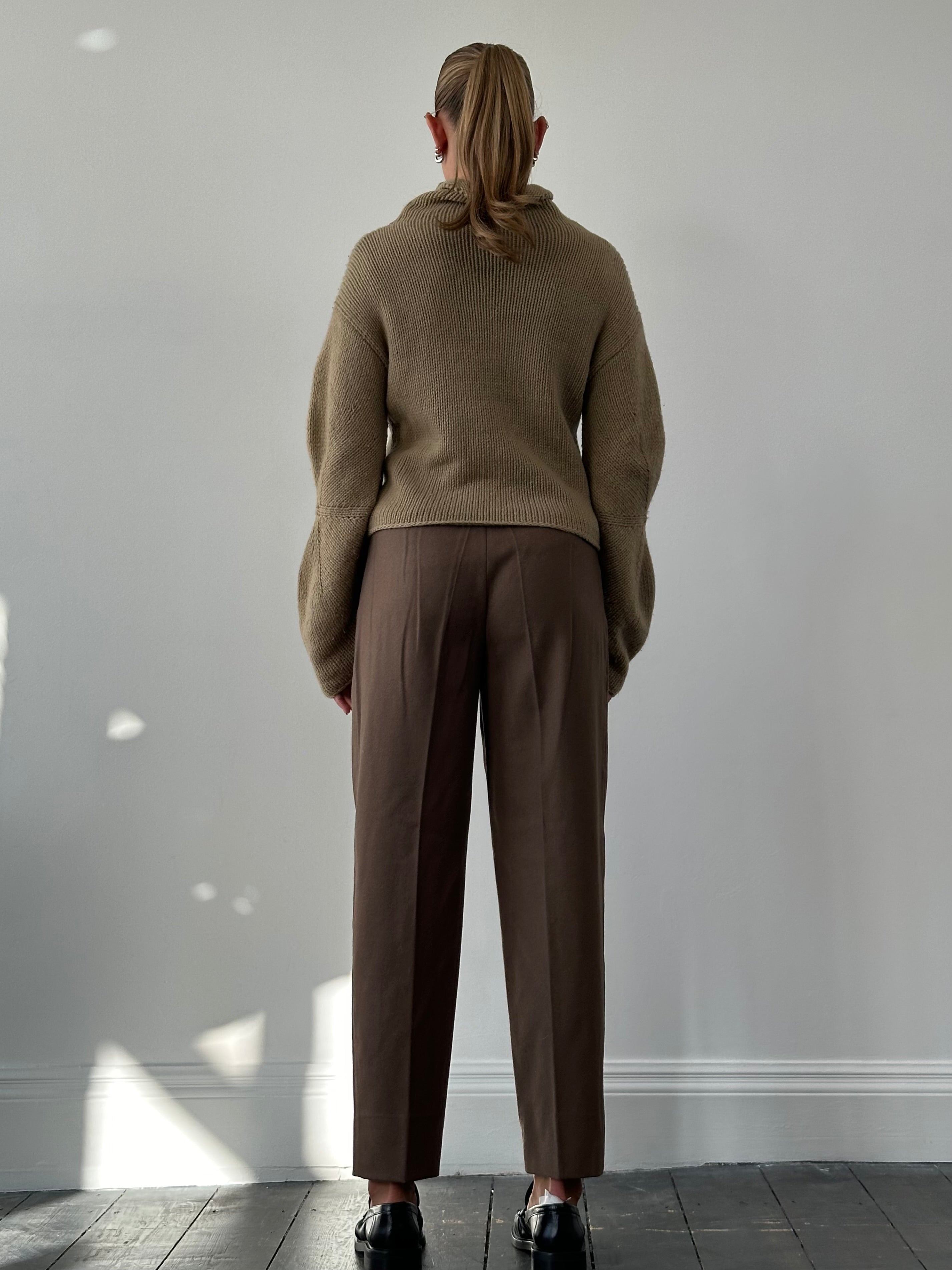 Vintage Italian brushed pure wool tapered leg trousers in size W27, featuring classic design and tailored fit.