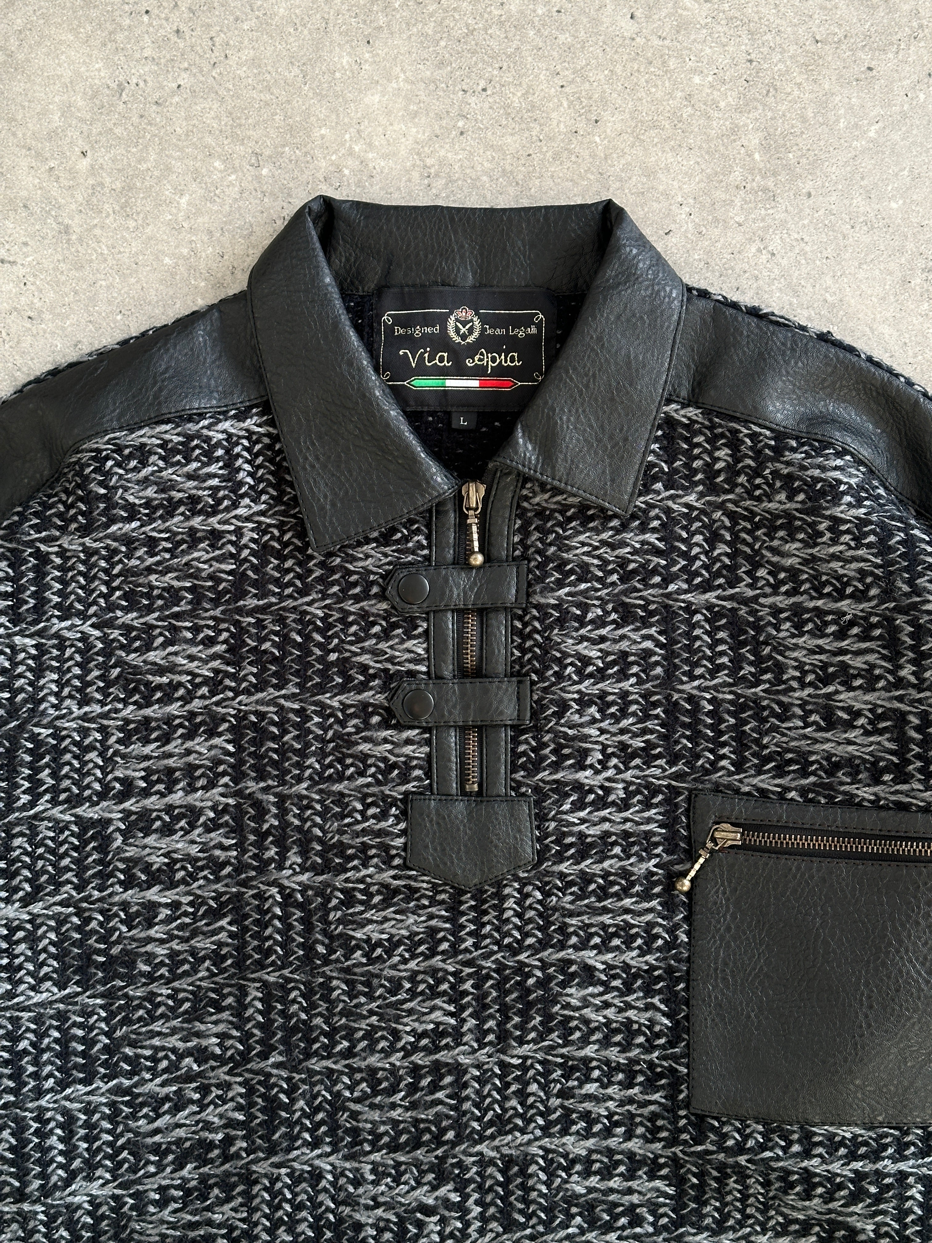 Vintage 1990s textured knitted polo jumper in large/extra-large size, showcasing a classic retro style and detailed knit pattern.