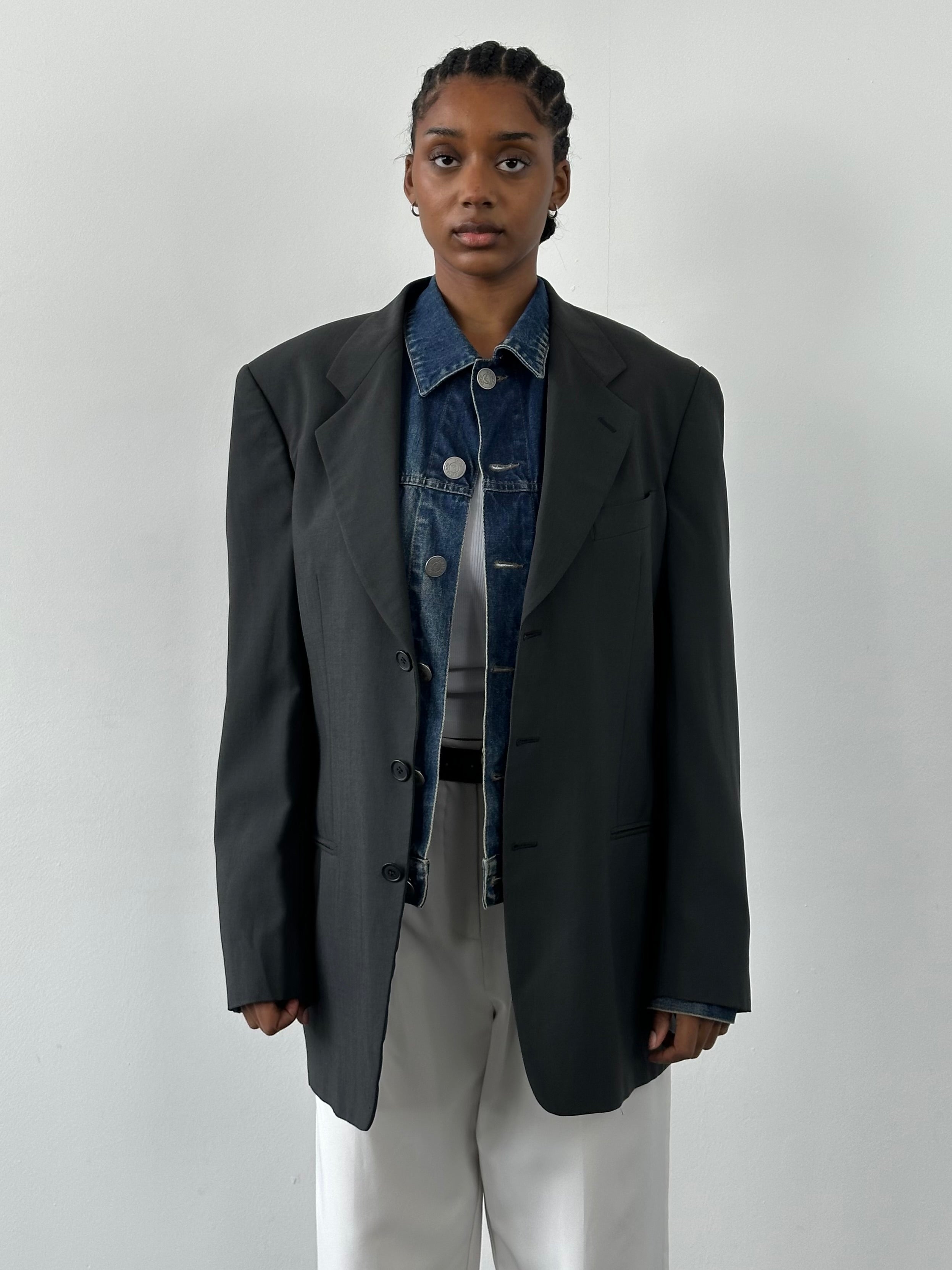 Giorgio Armani Le Collezioni 1990s wool single-breasted blazer in XL, showcasing classic tailored fit and elegant design.