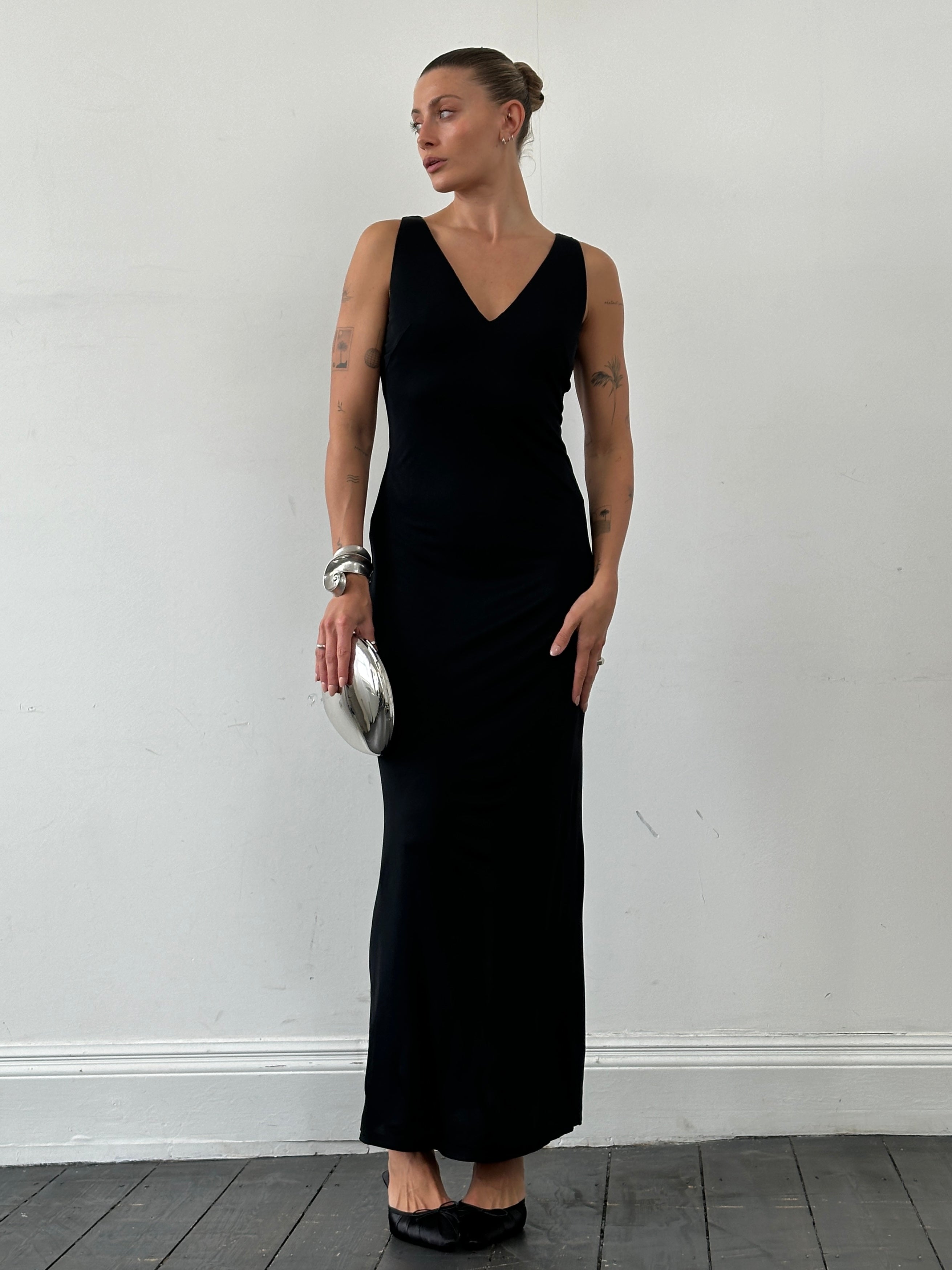 La Perla fitted floor-length maxi dress in elegant fabric, displayed on a mannequin, showcasing a sleek, sophisticated silhouette.