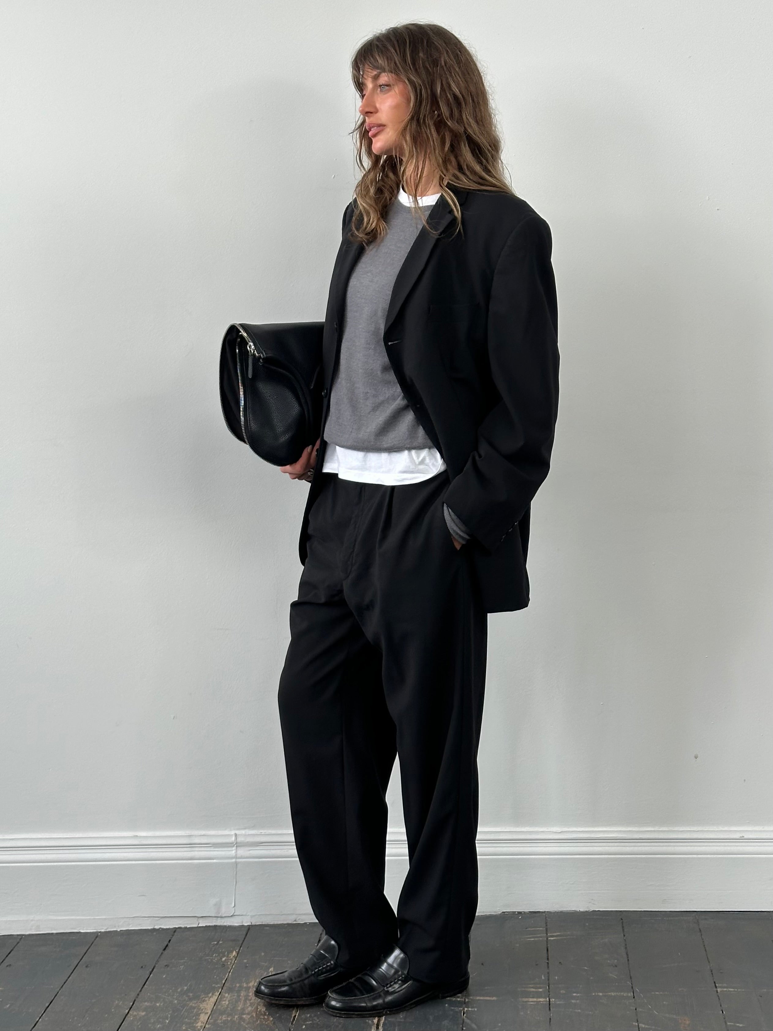 Balmain 1990s pure wool single-breasted suit in size 42S/W34, tailored with a classic fit and elegant lapel details.