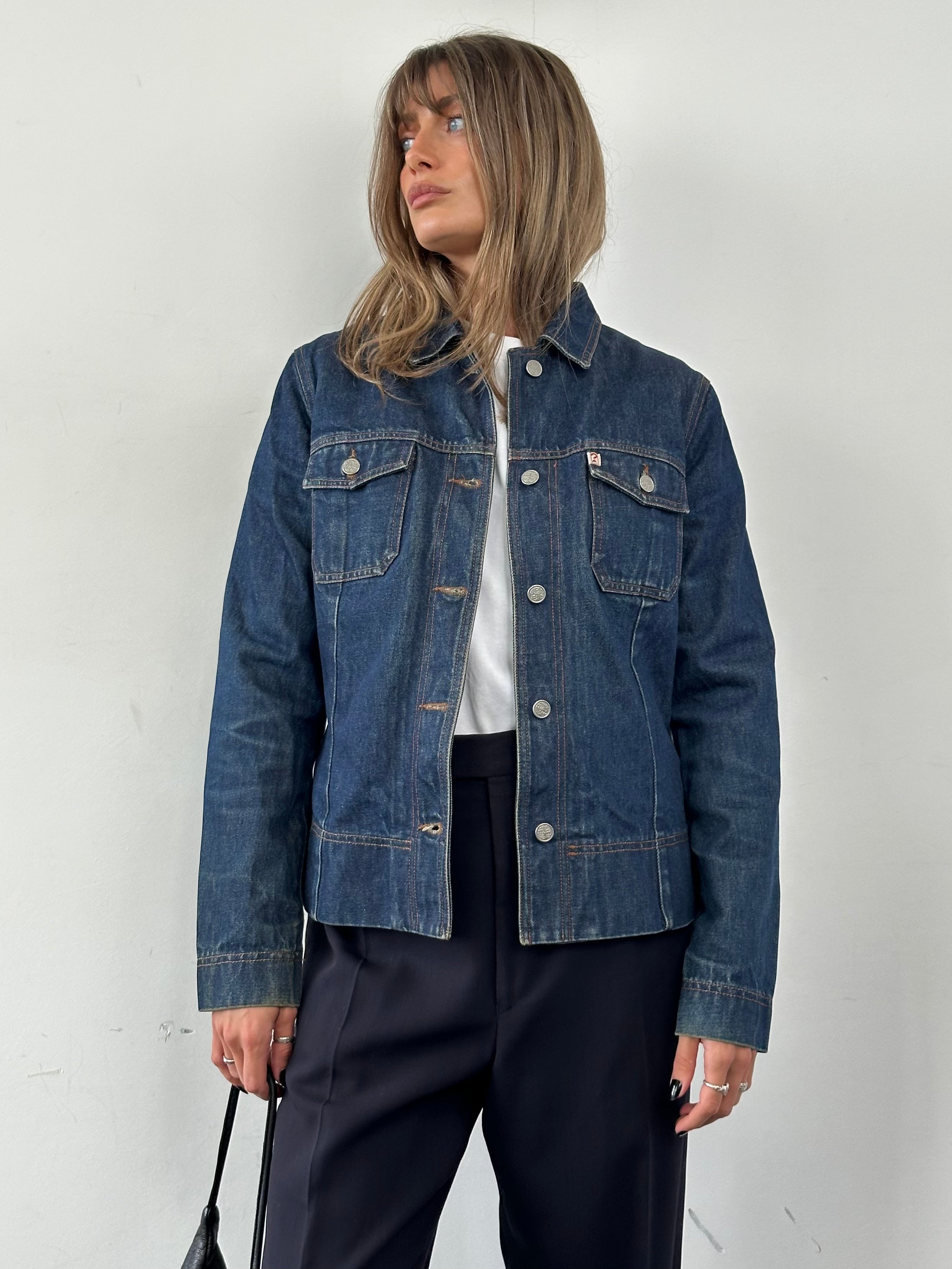 Guess contrast stitch denim jacket in S/M, featuring classic design, durable denim fabric, and stylish stitching details.