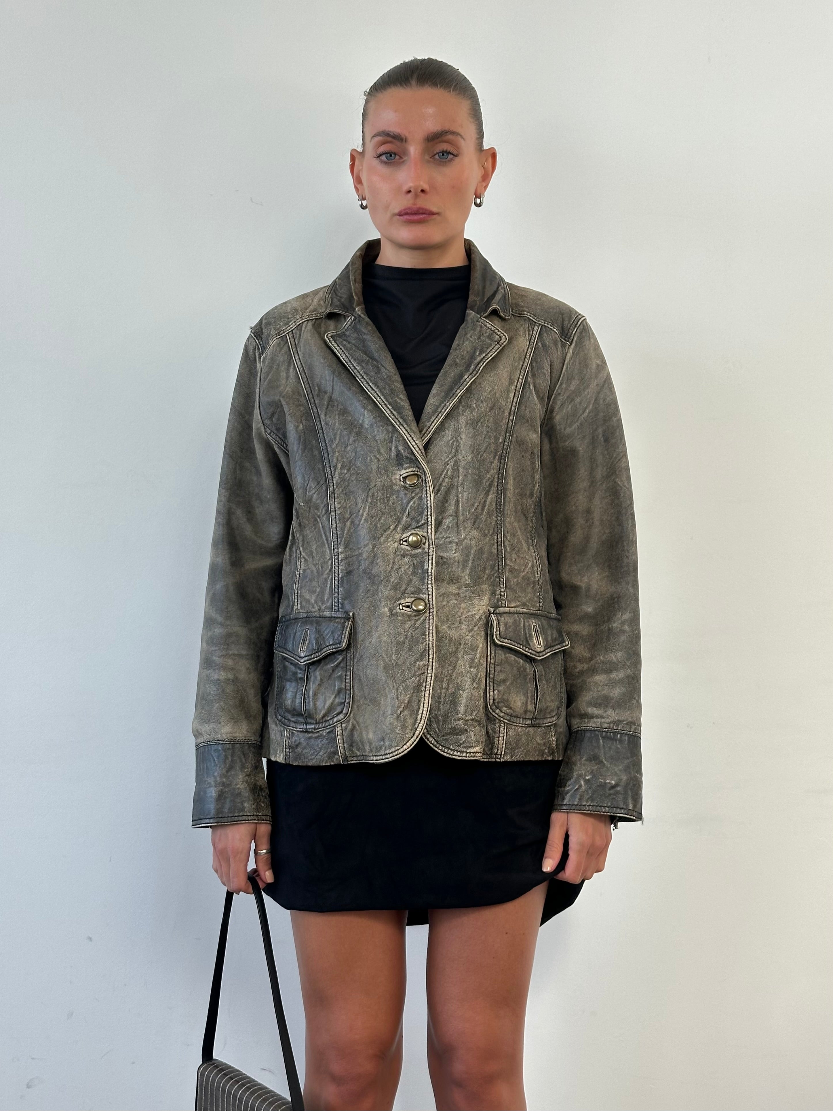 Vintage aged leather blazer jacket in size M, featuring classic tailored design and rich distressed leather texture.
