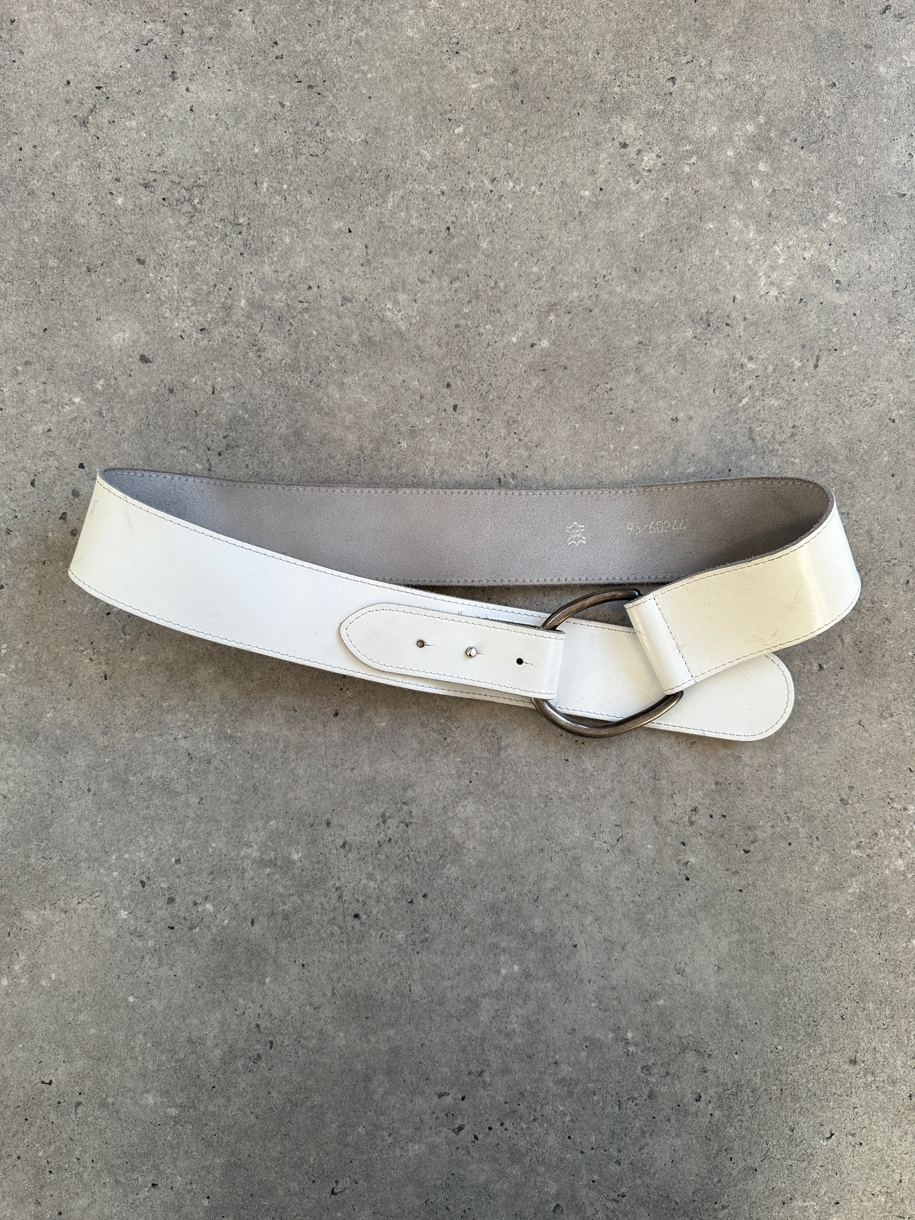Vintage 1990s chrome chunky leather belt in size W36-40, featuring bold metallic accents and classic vintage style.