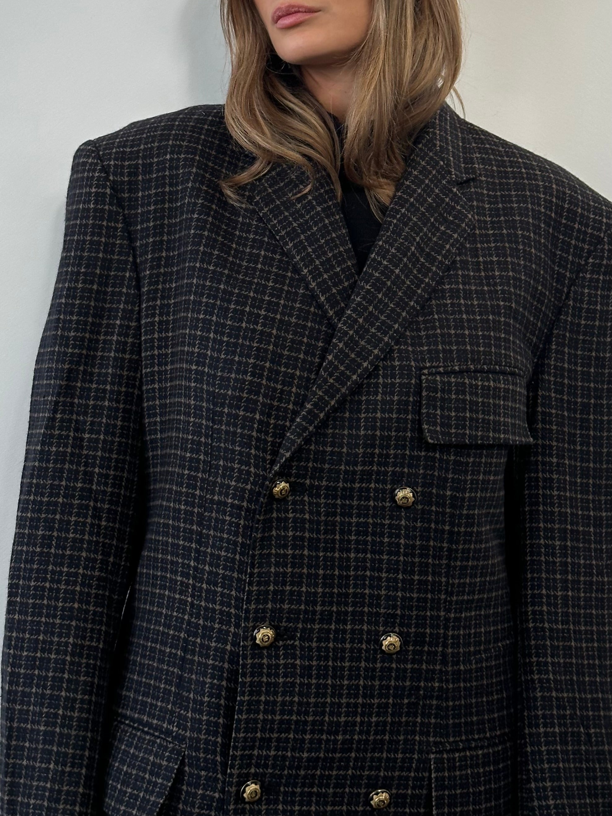 Gianni Versace cashmere wool blazer with check pattern and bespoke buttons in size L/XL, tailored fit and luxurious fabric.