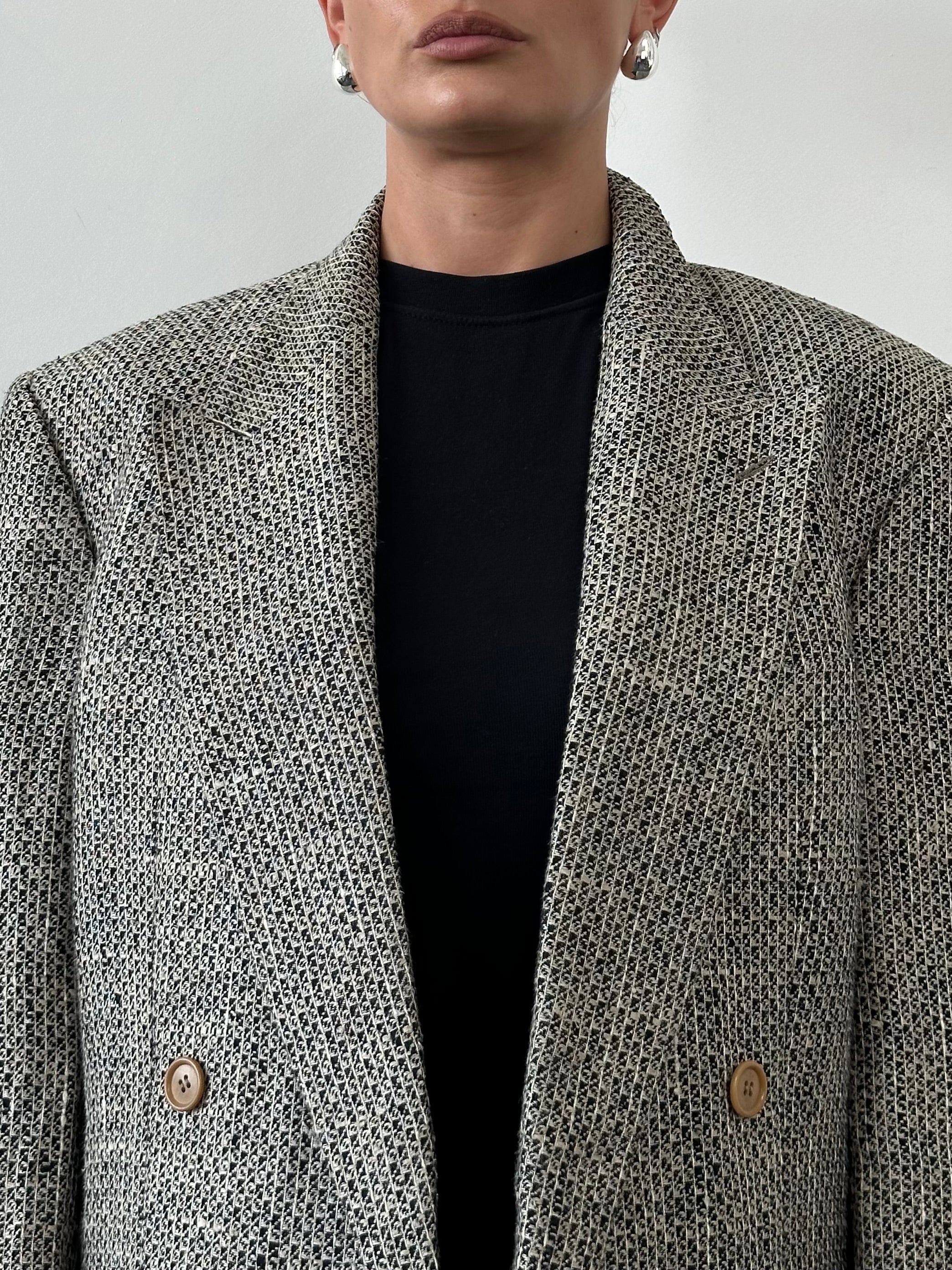 Giorgio Armani Black Label double-breasted blazer in black, tailored with notched lapels and front buttons, size M/L.