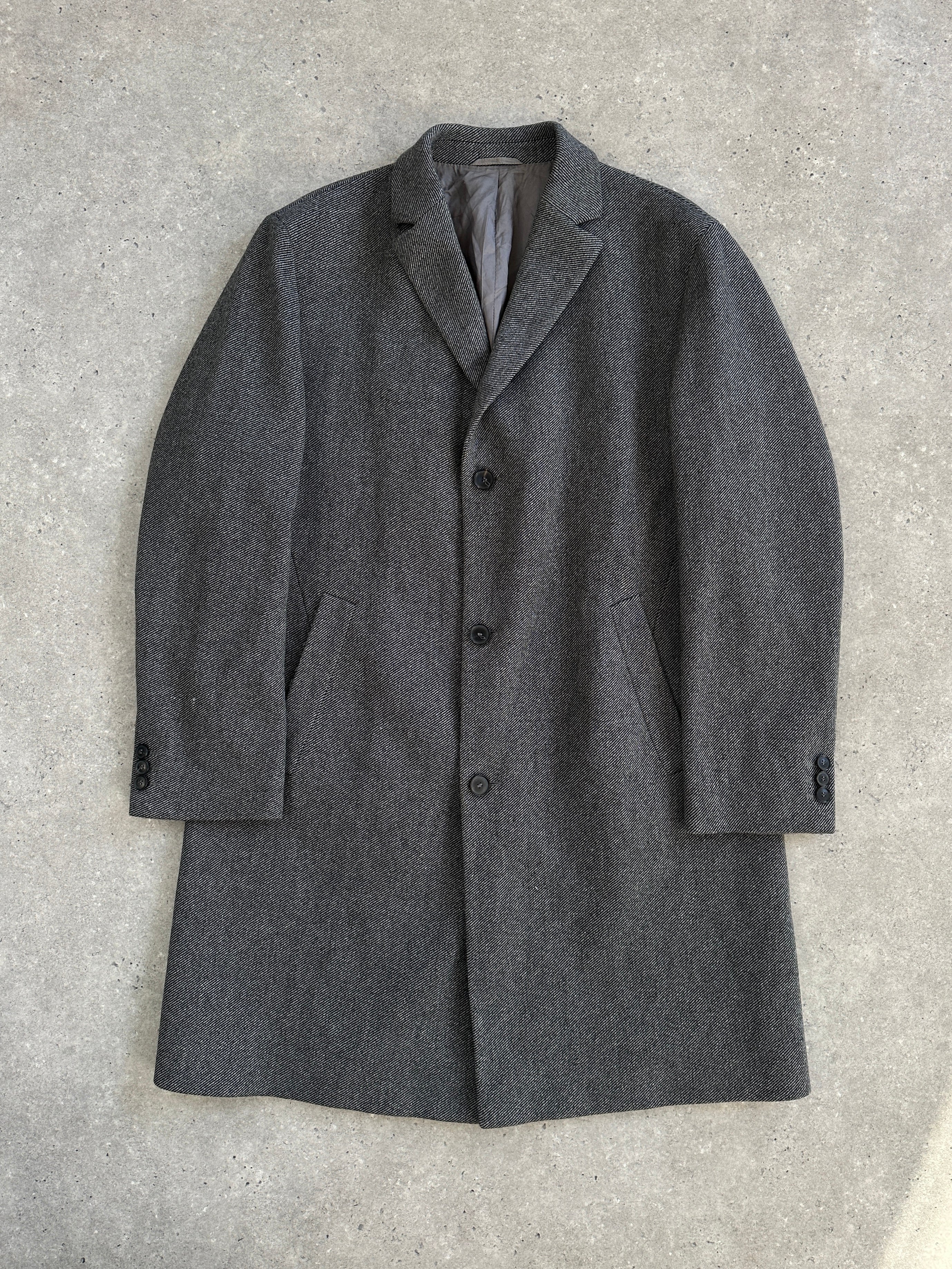 Hugo Boss 1990s wool single-breasted coat in XXL, showing classic design with a tailored fit and dark color.