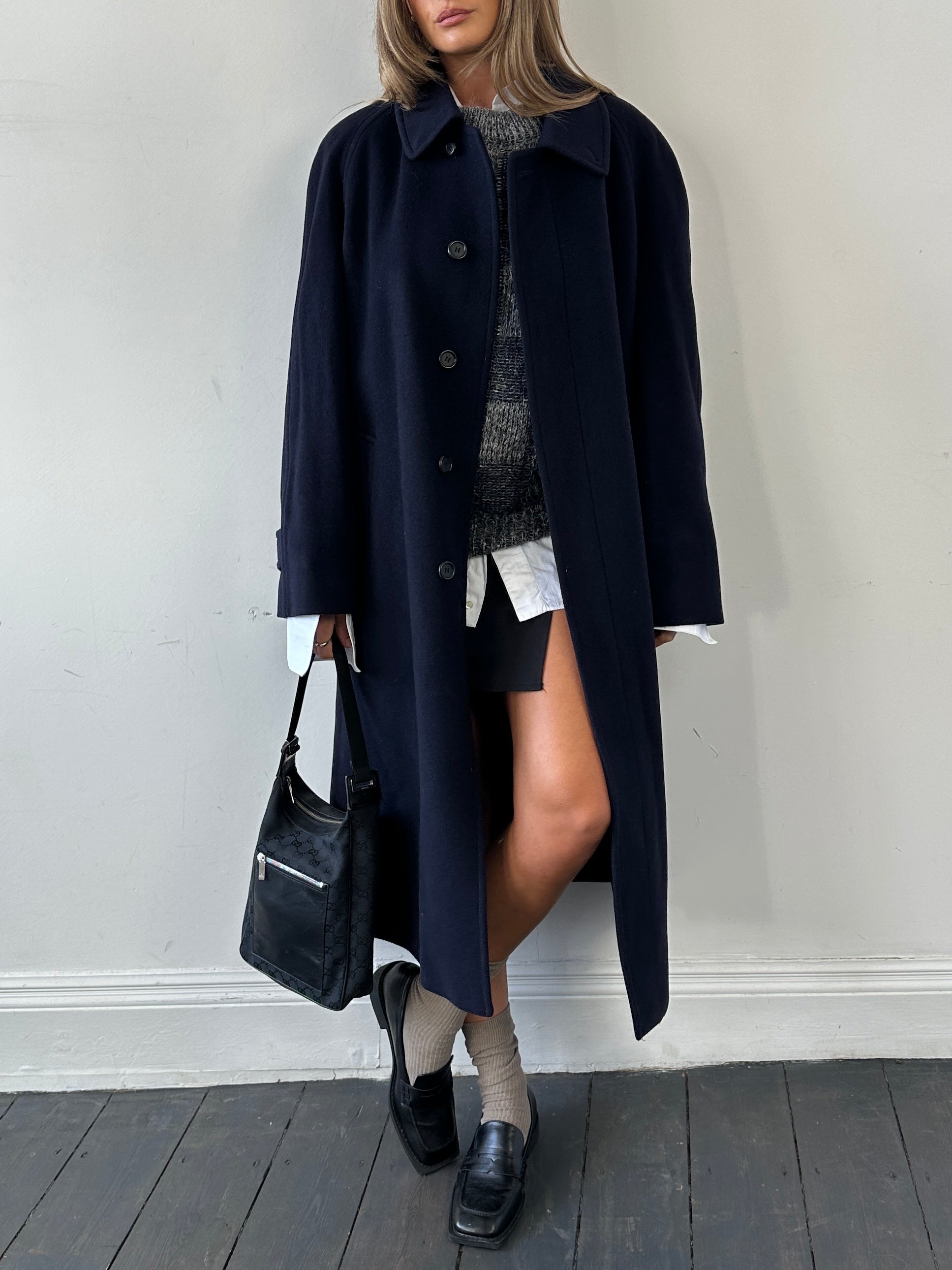 Burberry wool single-breasted coat with concealed placket in XL, showcasing classic design and tailored fit.