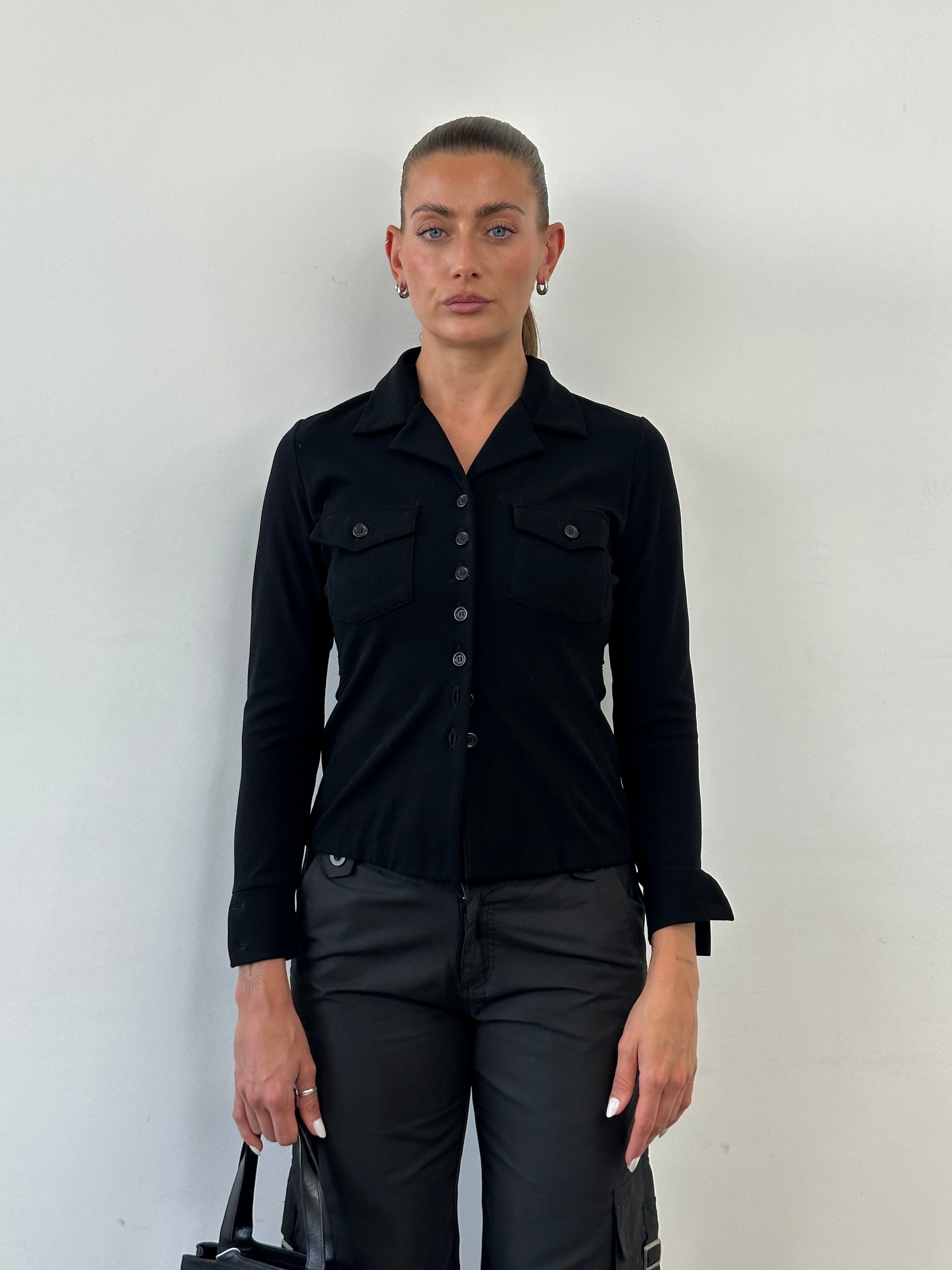 Vintage Italian fitted ribbed shirt in size small, featuring a classic ribbed texture and timeless design.