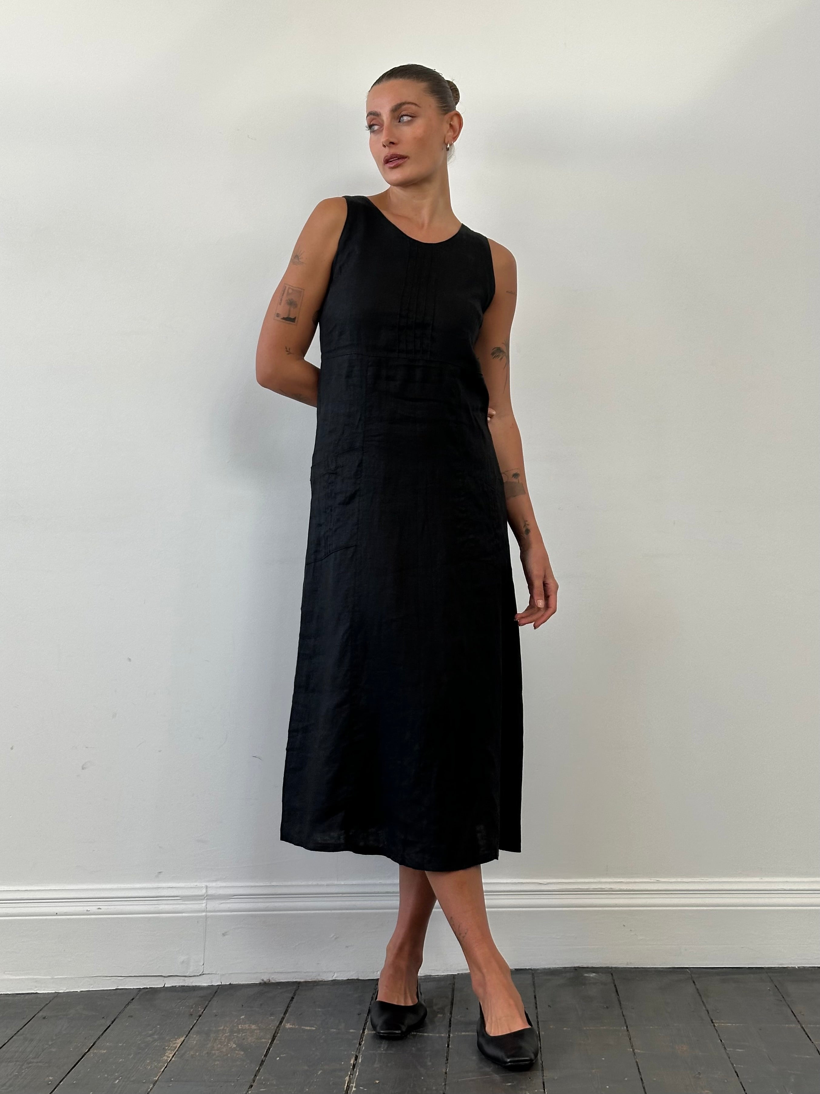 Vintage Pure Linen Maxi Dress in size S, featuring a flowing design and lightweight fabric, perfect for casual and summer wear.