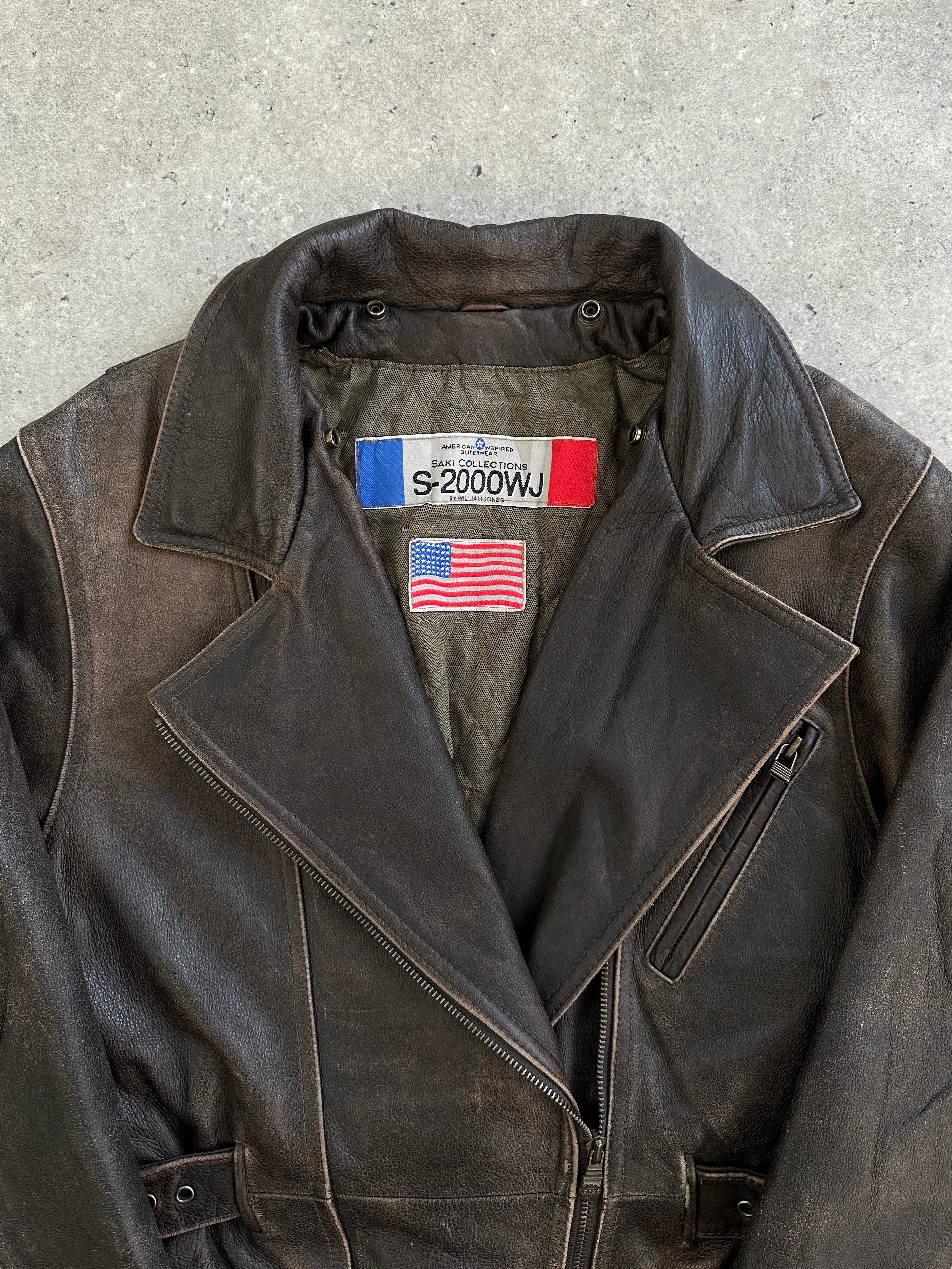 Vintage 1990s aged aviator leather jacket in size M, featuring distressed brown leather and classic aviator style.