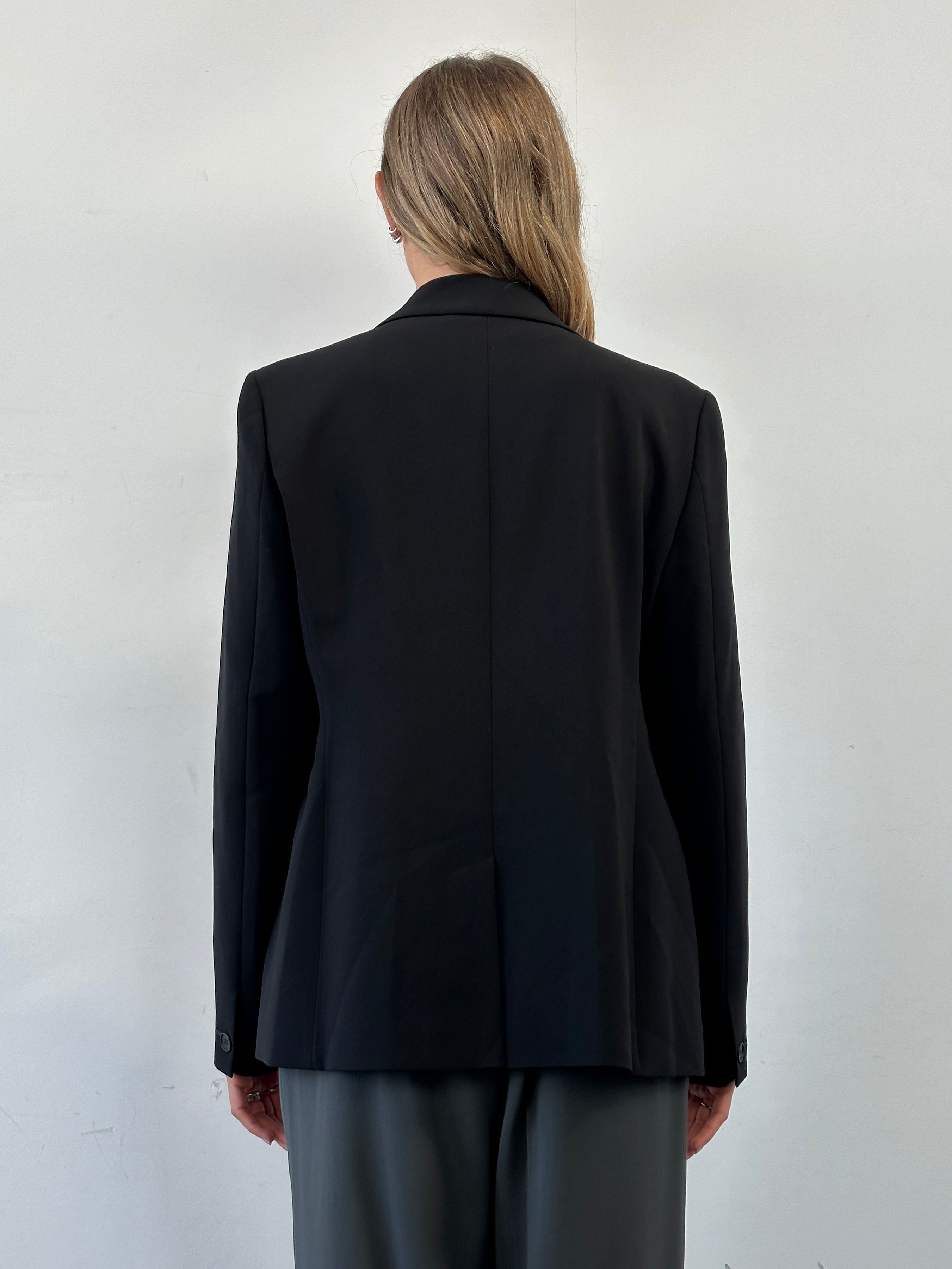 Max Mara Studio single-breasted blazer in black, tailored fit, with notch lapels and front buttons, displayed on a hanger.