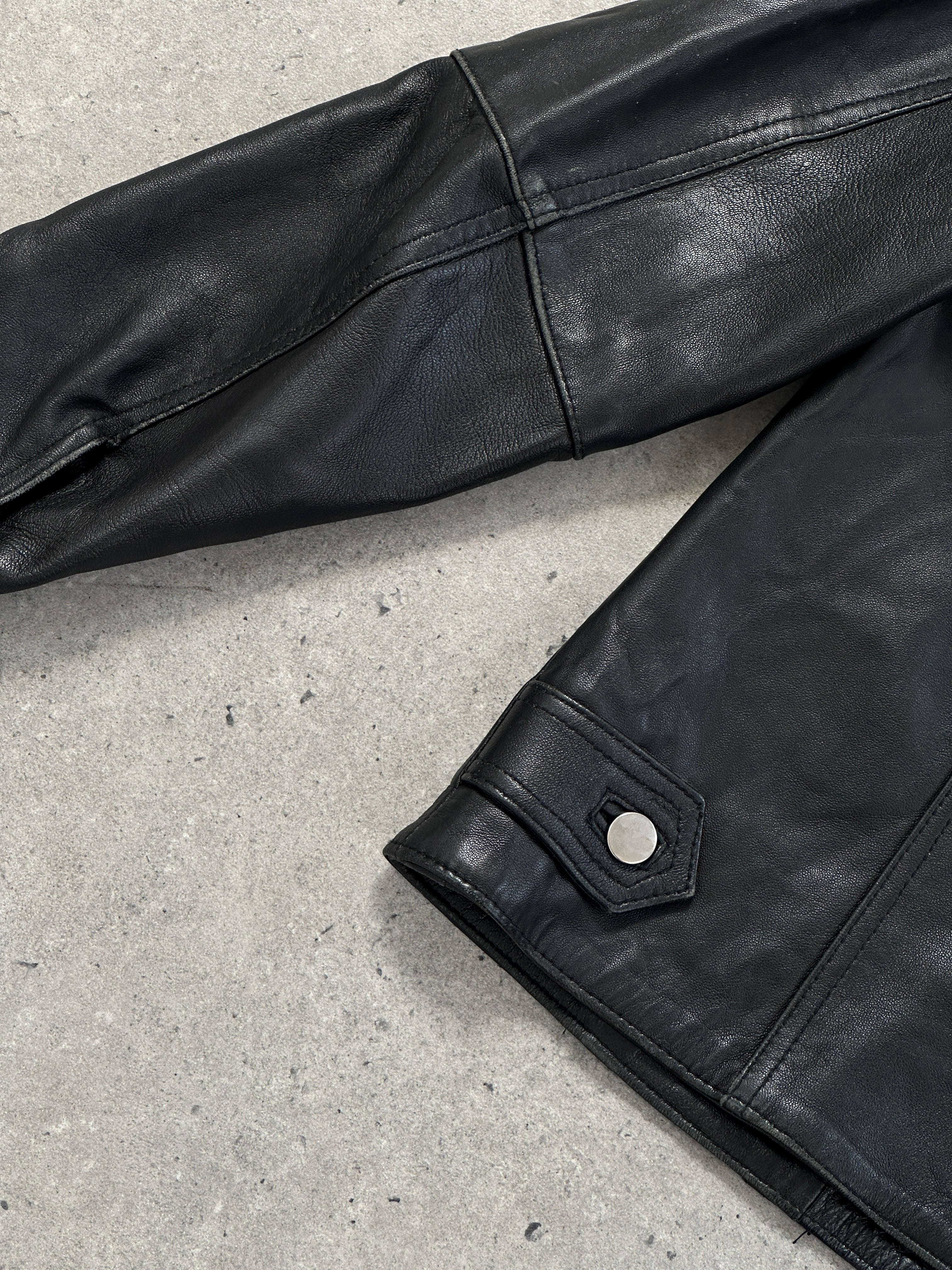 Italian vintage leather jacket with button-up front, featuring classic design and distressed leather in size S/M.