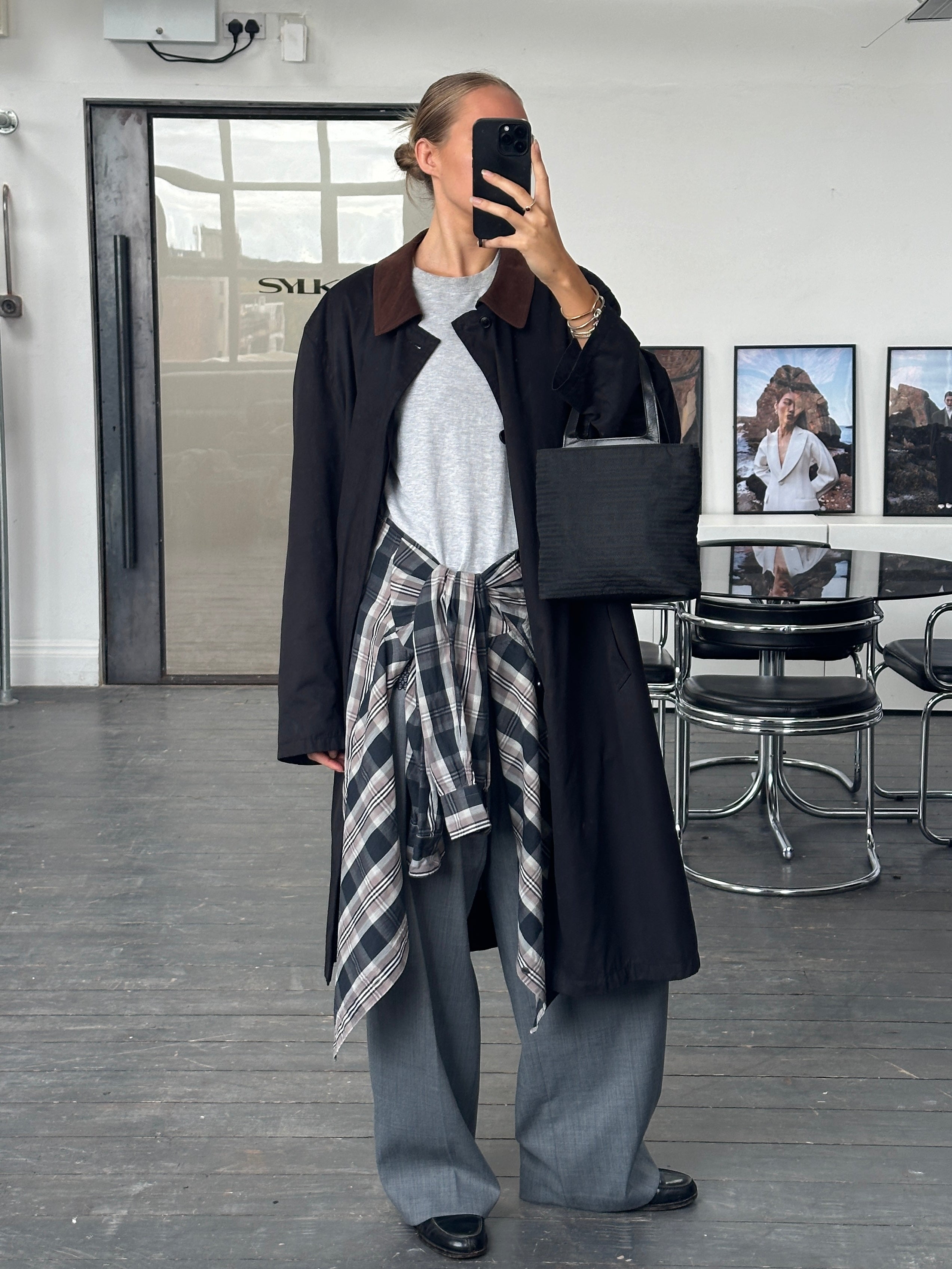 Vintage 2000s contrast collar trench coat in XL, stylish outerwear with classic design and timeless appeal.