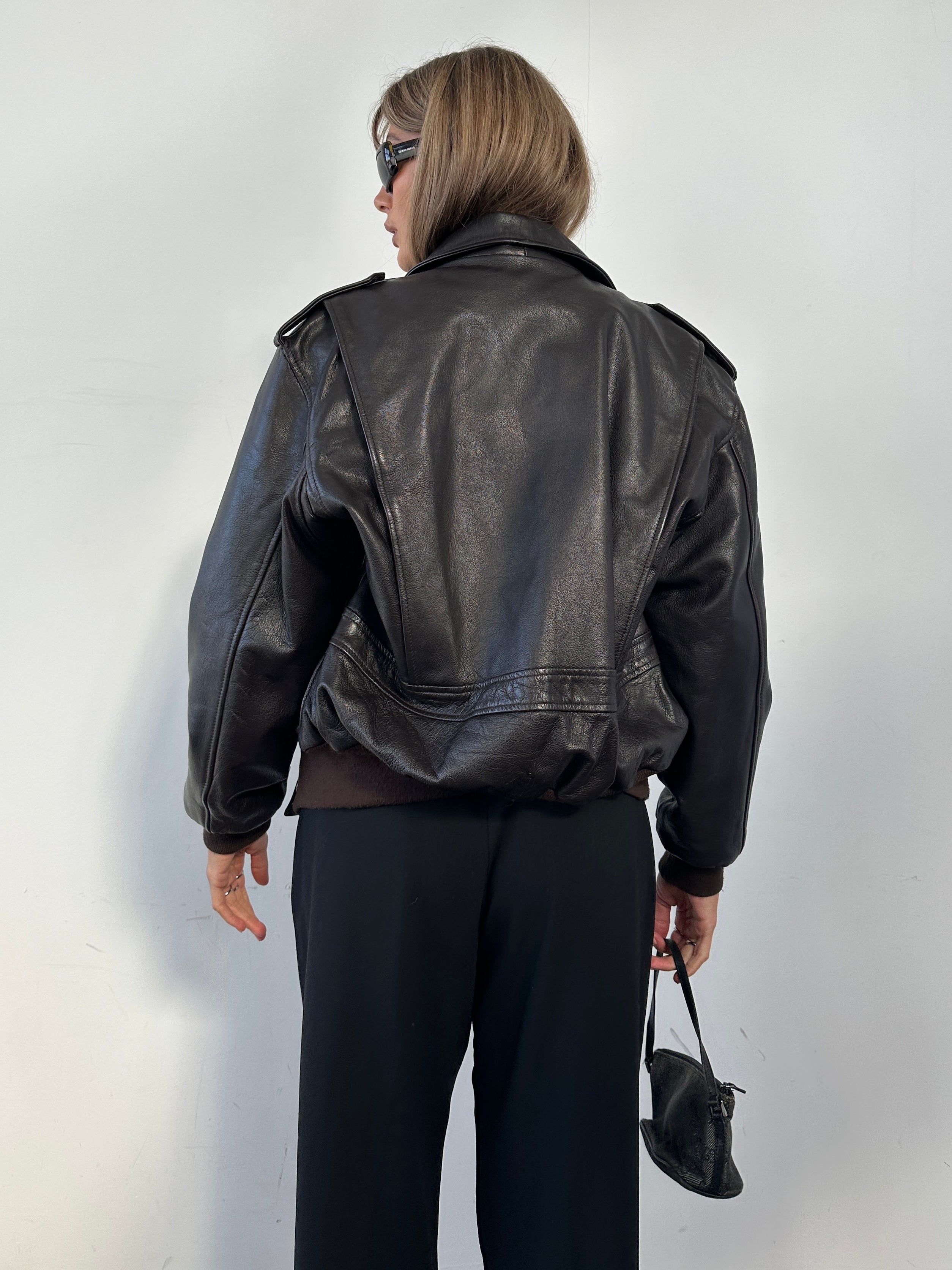 Vintage leather bomber jacket with removable faux fur lining, size S/M, stylish and warm, classic vintage outerwear.