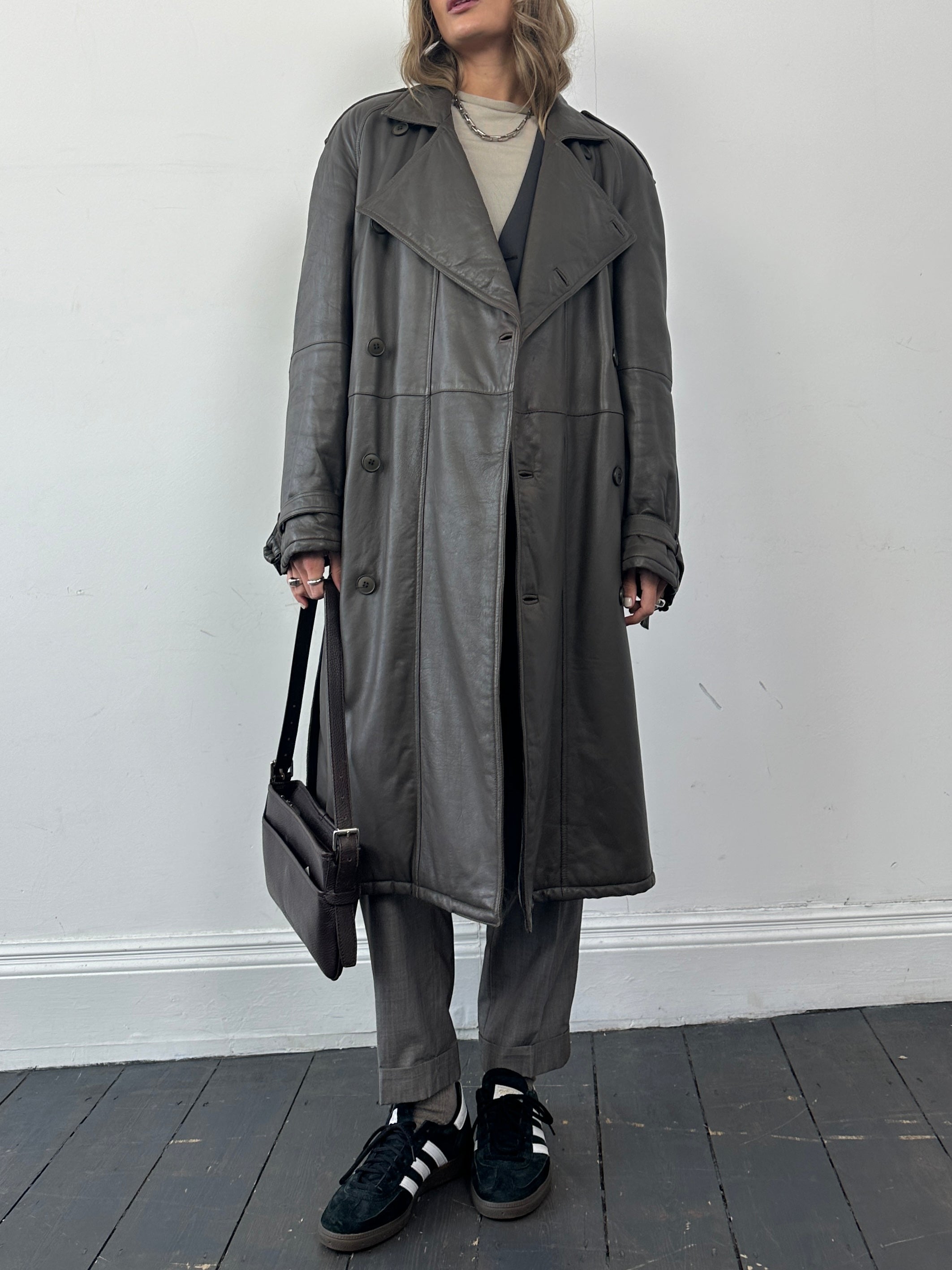 Vintage leather double-breasted belted trench coat in size L, featuring classic design and stylish details.