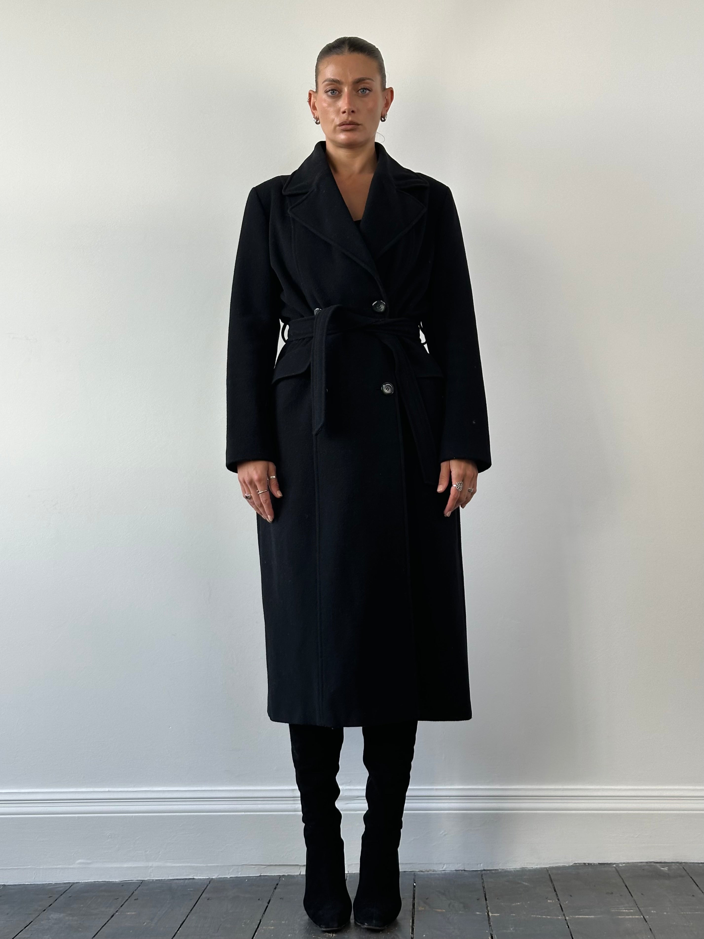 Vintage wool coat with removable faux fur collar and belt, size M/L, showcasing classic design and cozy, stylish outerwear.