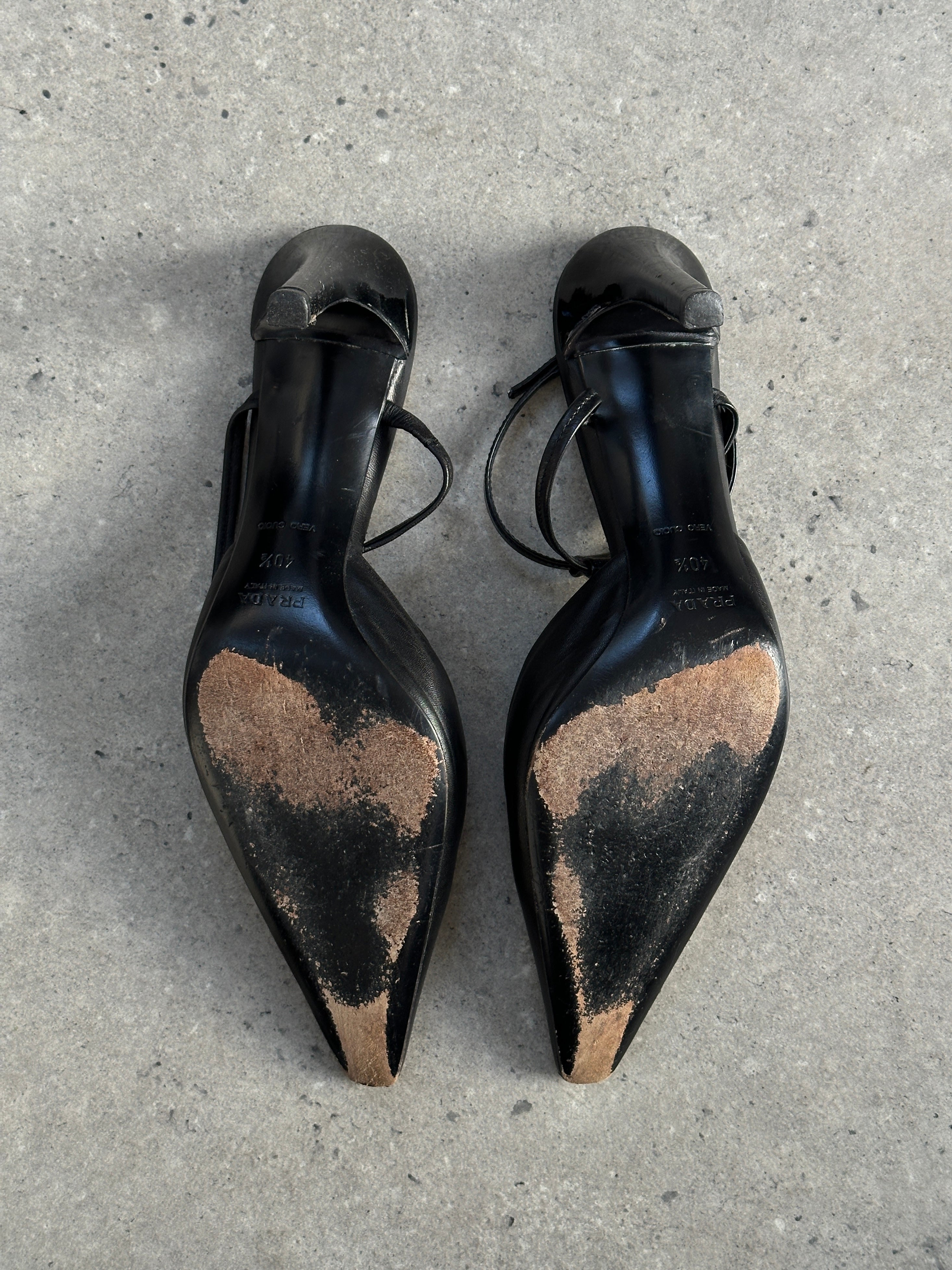 Prada pointed toe high heels in black leather, UK 7.5, EUR 40.5, featuring sleek stiletto design and elegant style.