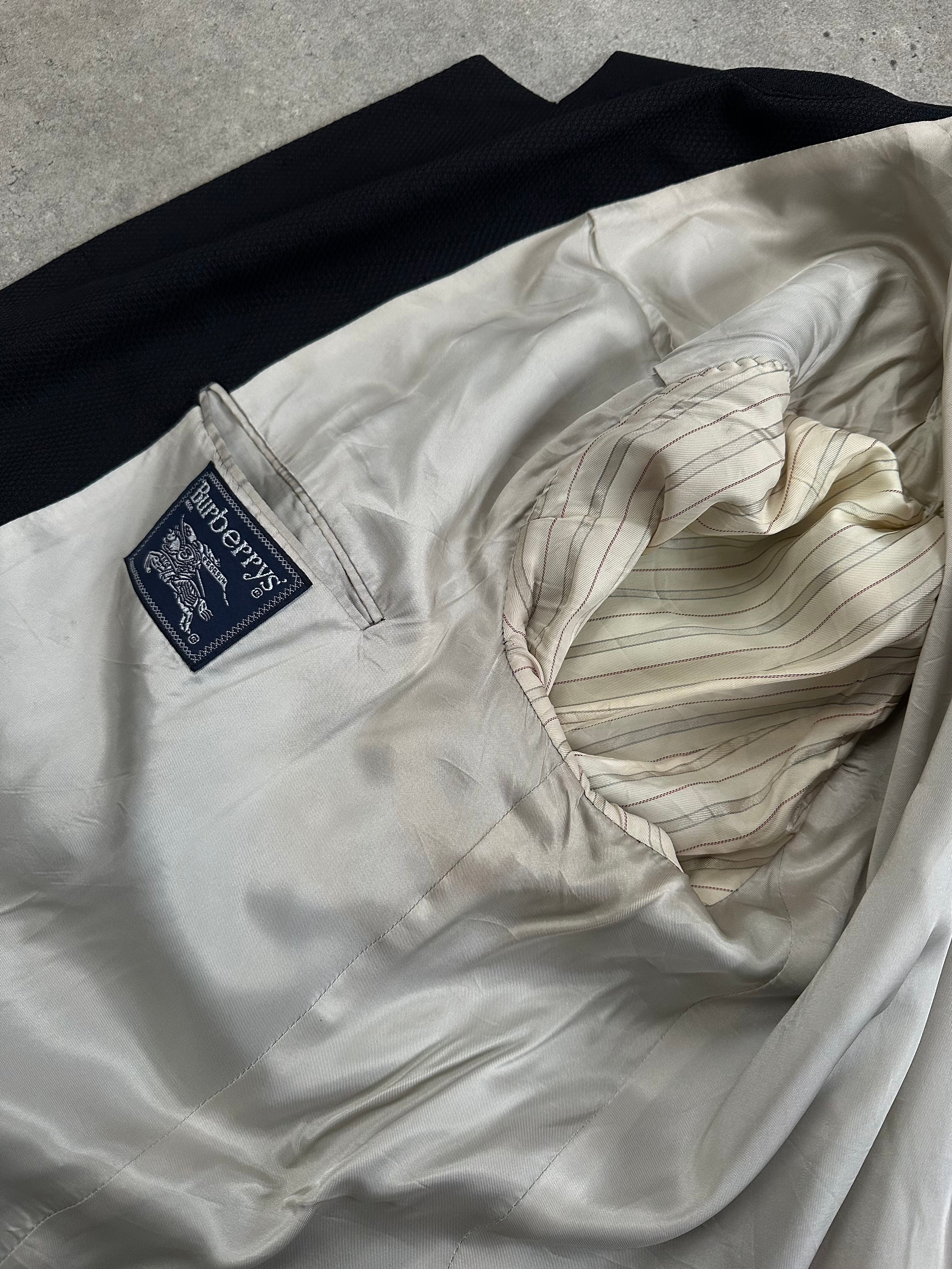 Burberry 1990s pure silk single-breasted blazer in size 46R/XL, tailored fit with classic design and signature check lining.