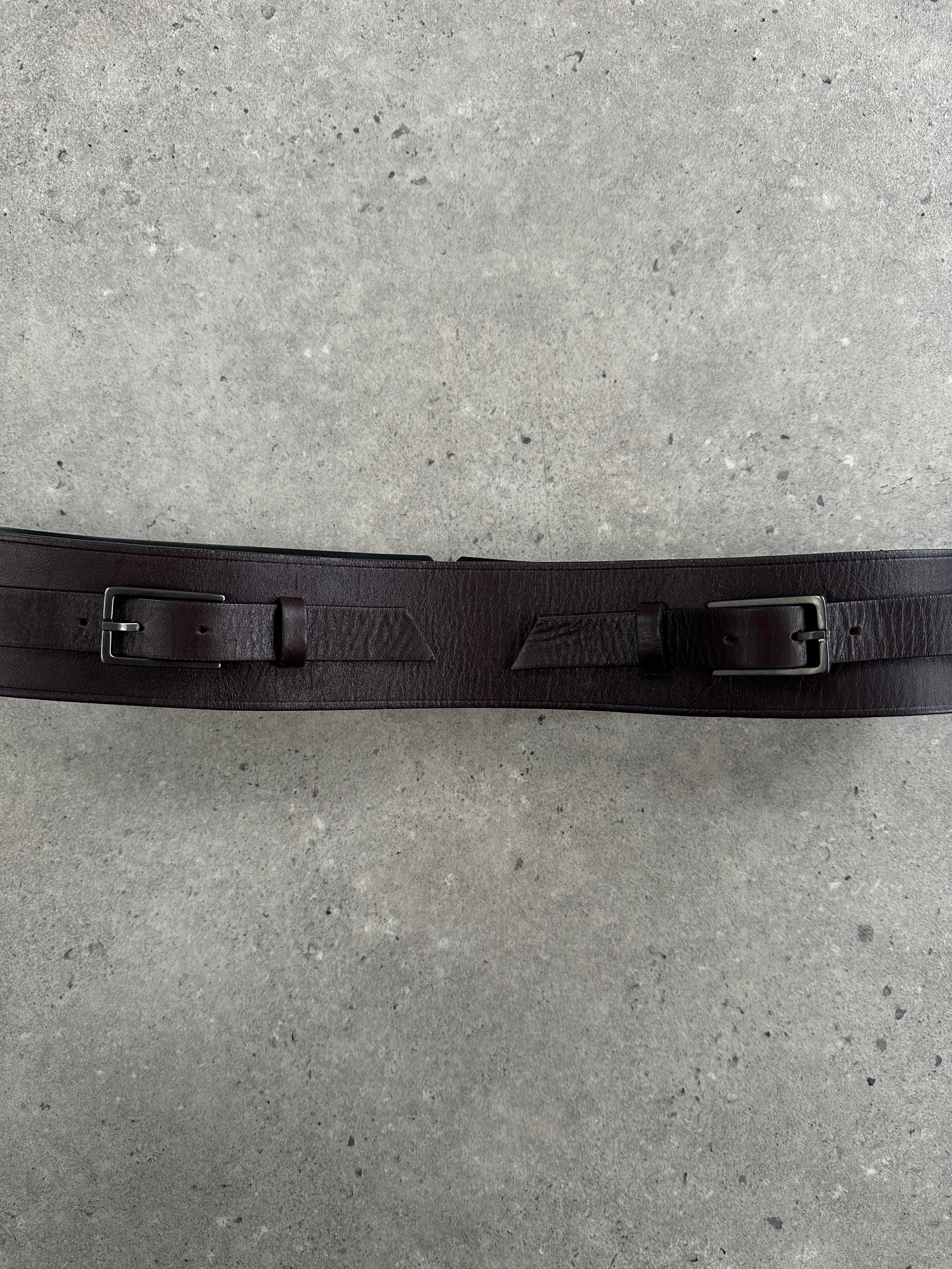 Emporio Armani 2000s leather belt with EA buckle, W30–32, featuring classic design and high-quality craftsmanship.