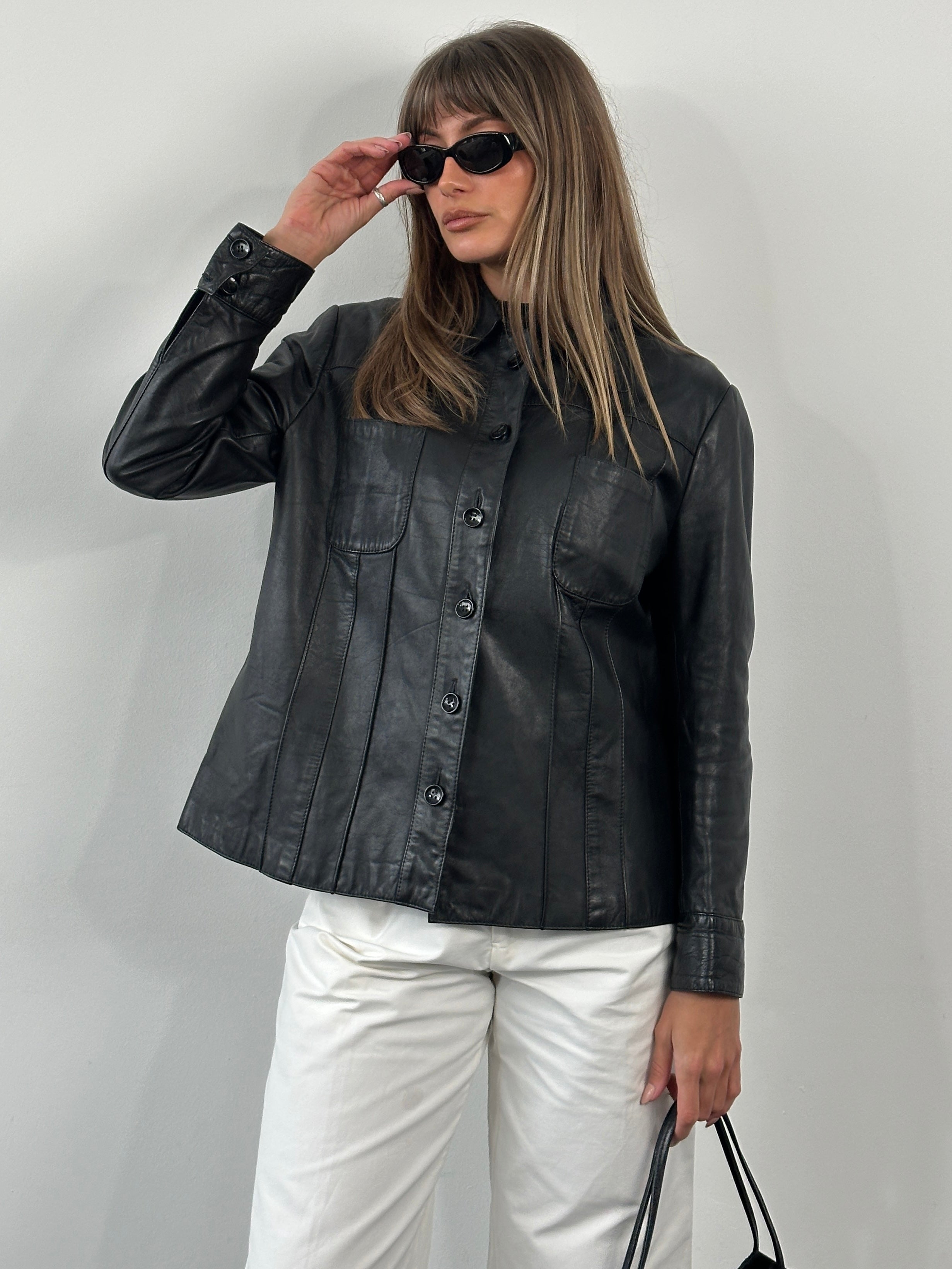 Vintage 1990s Dagger Collar leather jacket in size M, featuring classic design and black leather material.
