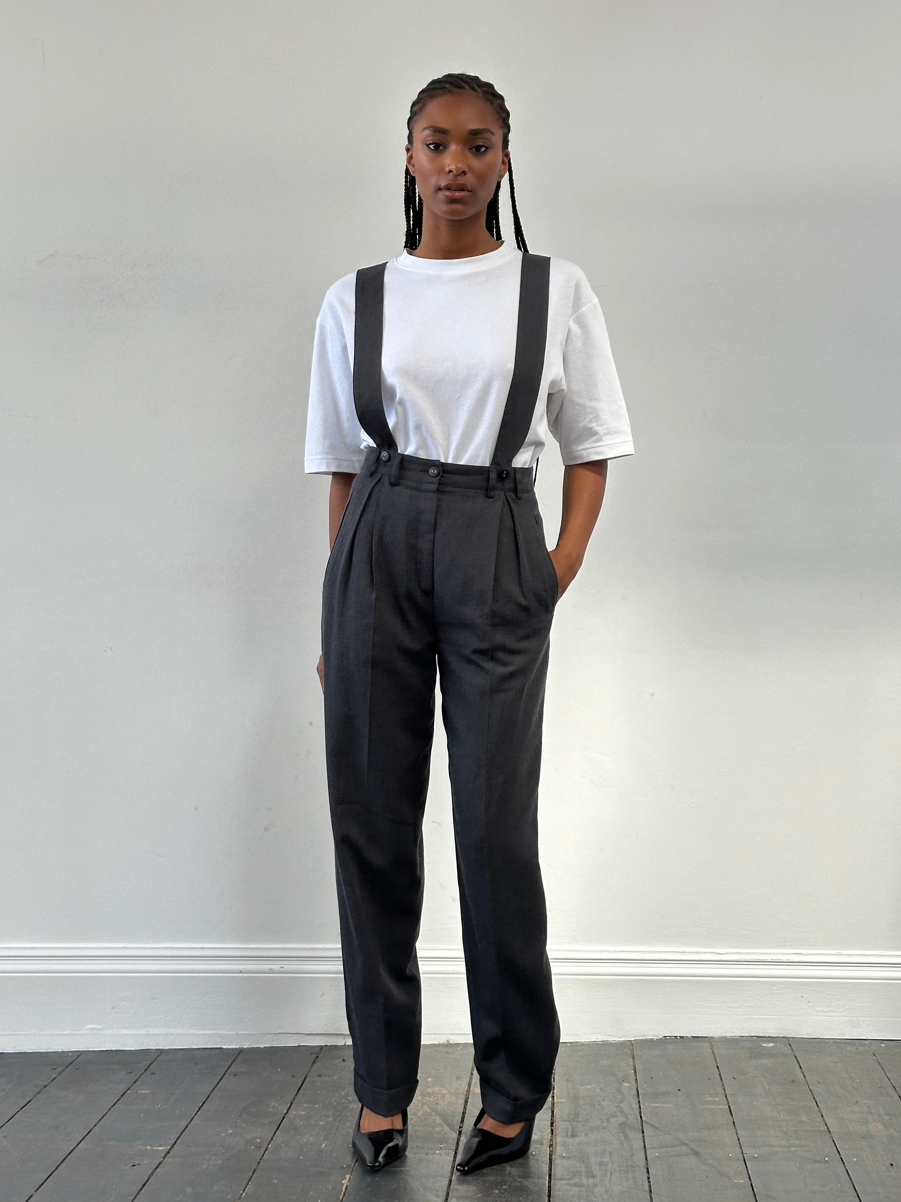 Vintage 1990s pleated tailored trousers with detectable braces, W26, featuring classic style and structured fit.