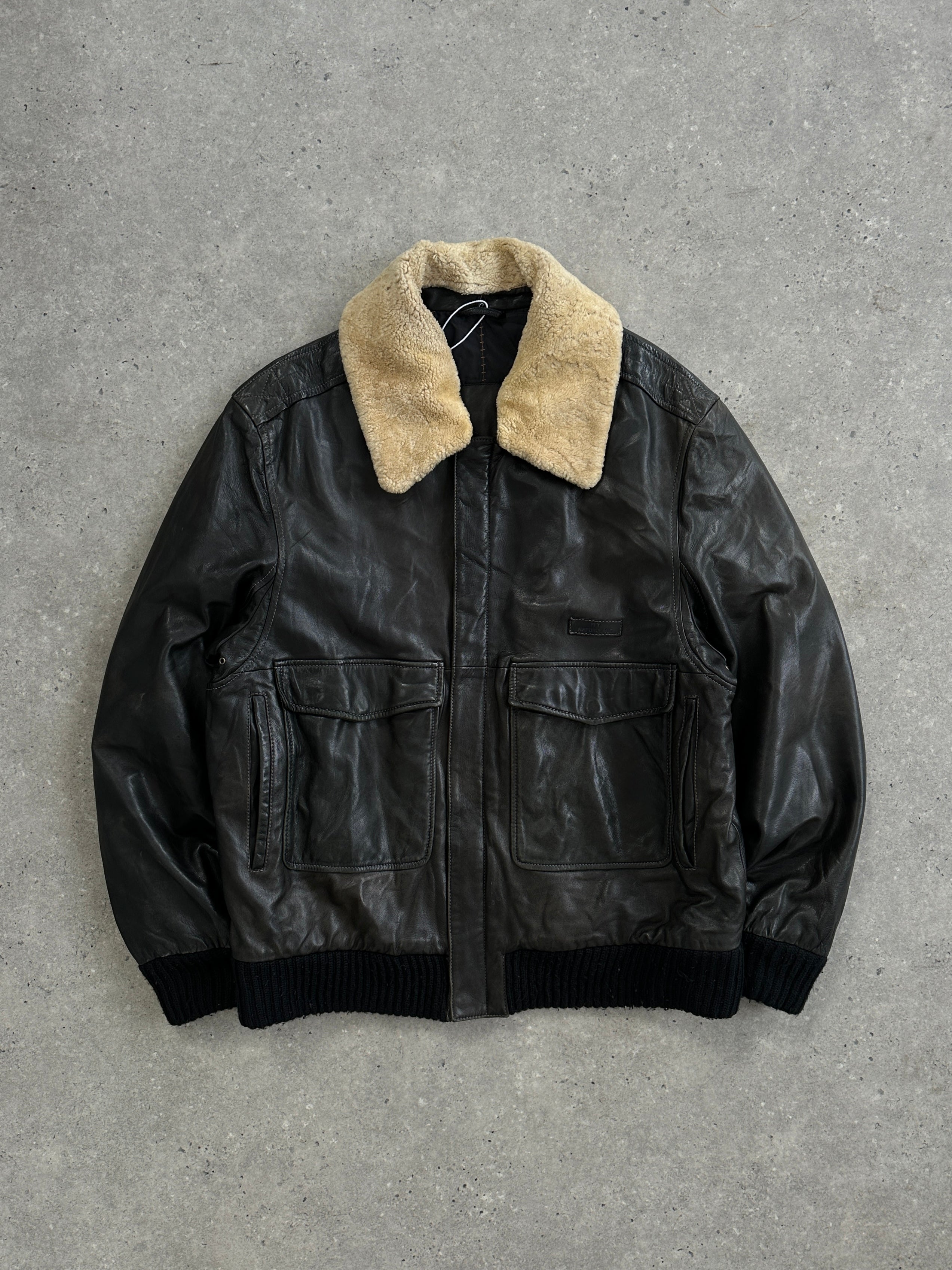 Vintage aviator leather bomber jacket with removable fur collar in size L/XL, featuring classic design and sturdy leather material.