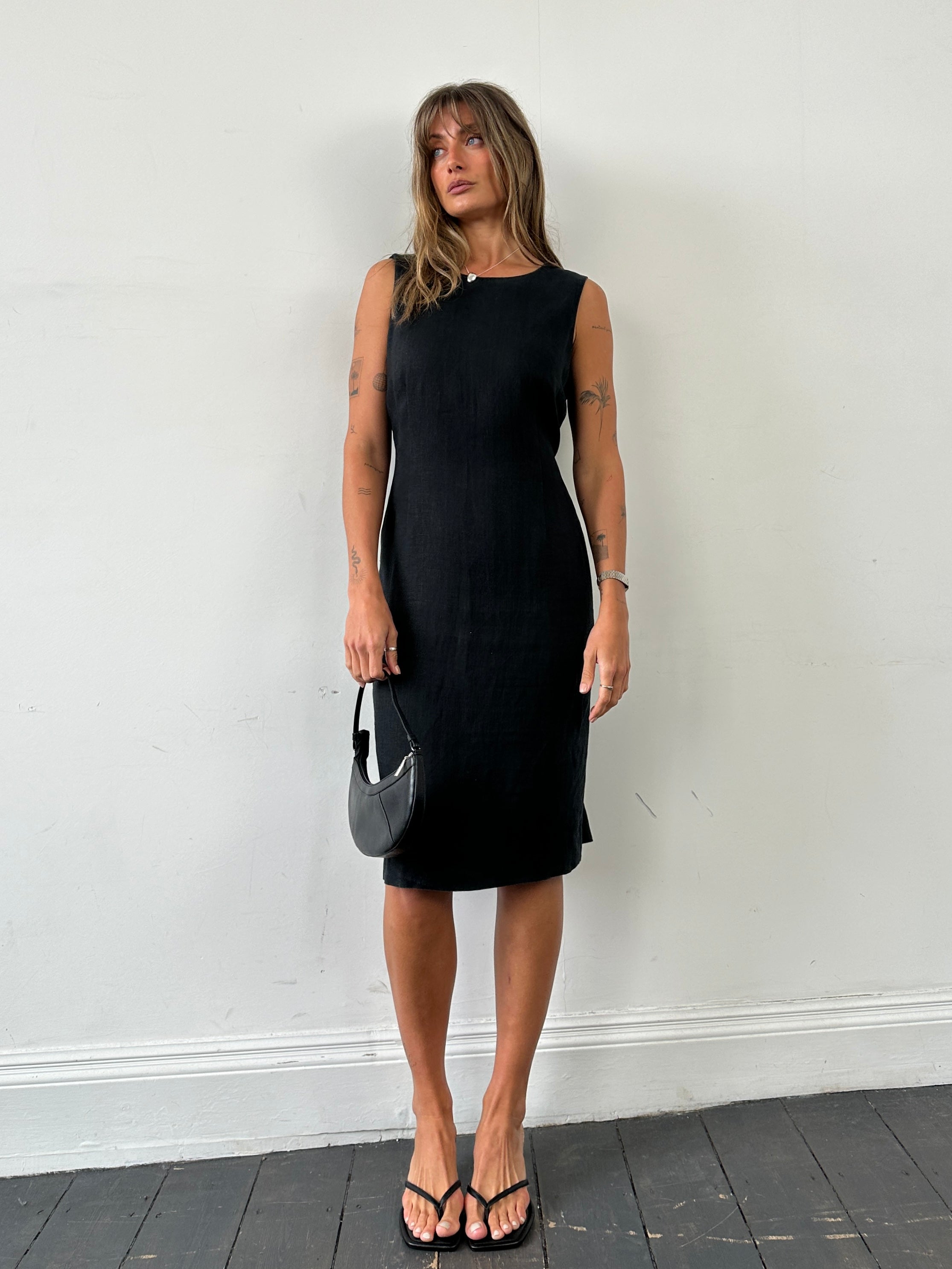 Jaeger pure linen midi sleeveless dress in size M/L, featuring a feminine design with a flowy silhouette and elegant neckline.
