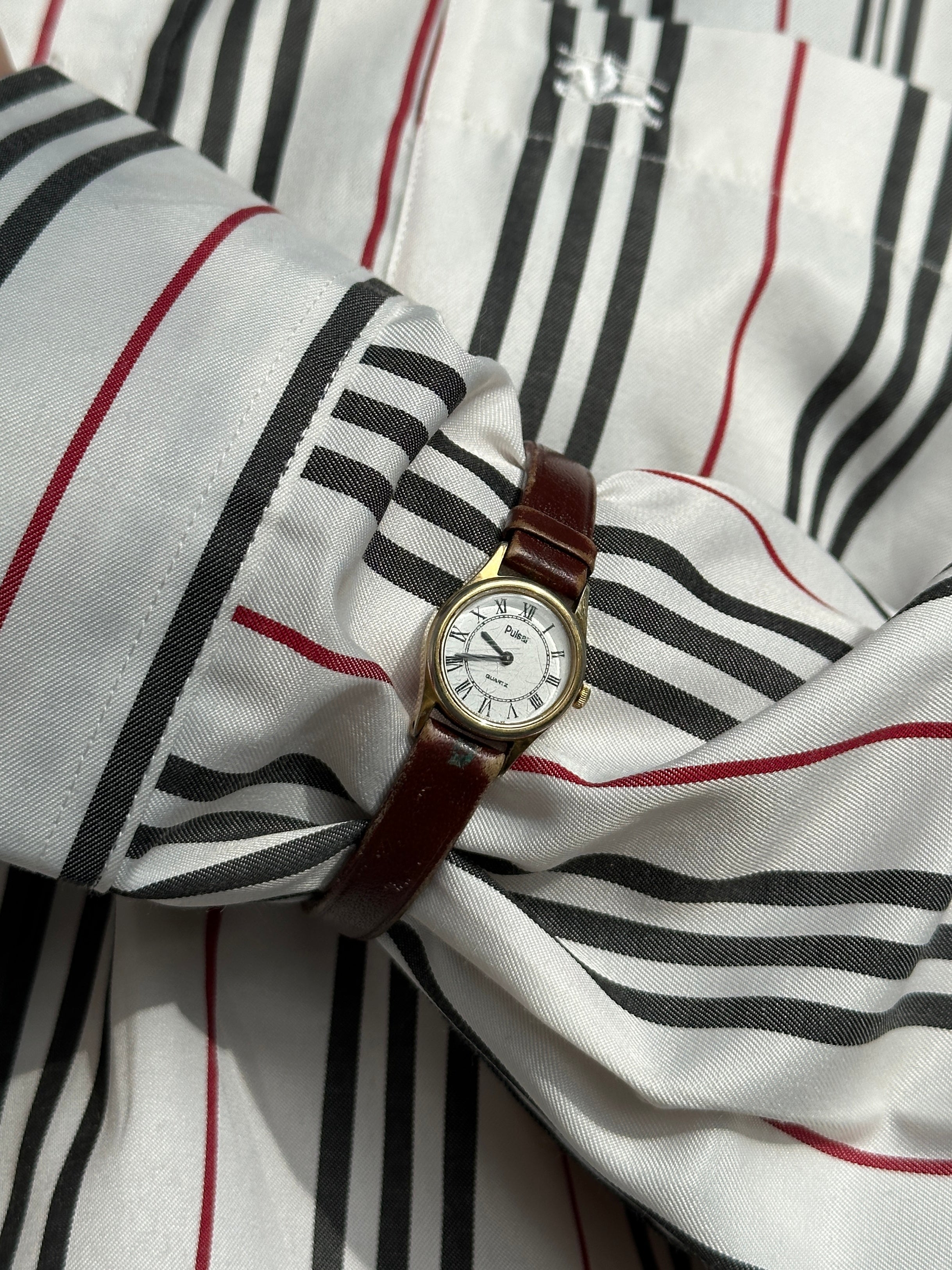 Pulsar 1990s gold tone round quartz watch with a classic design and analog display.
