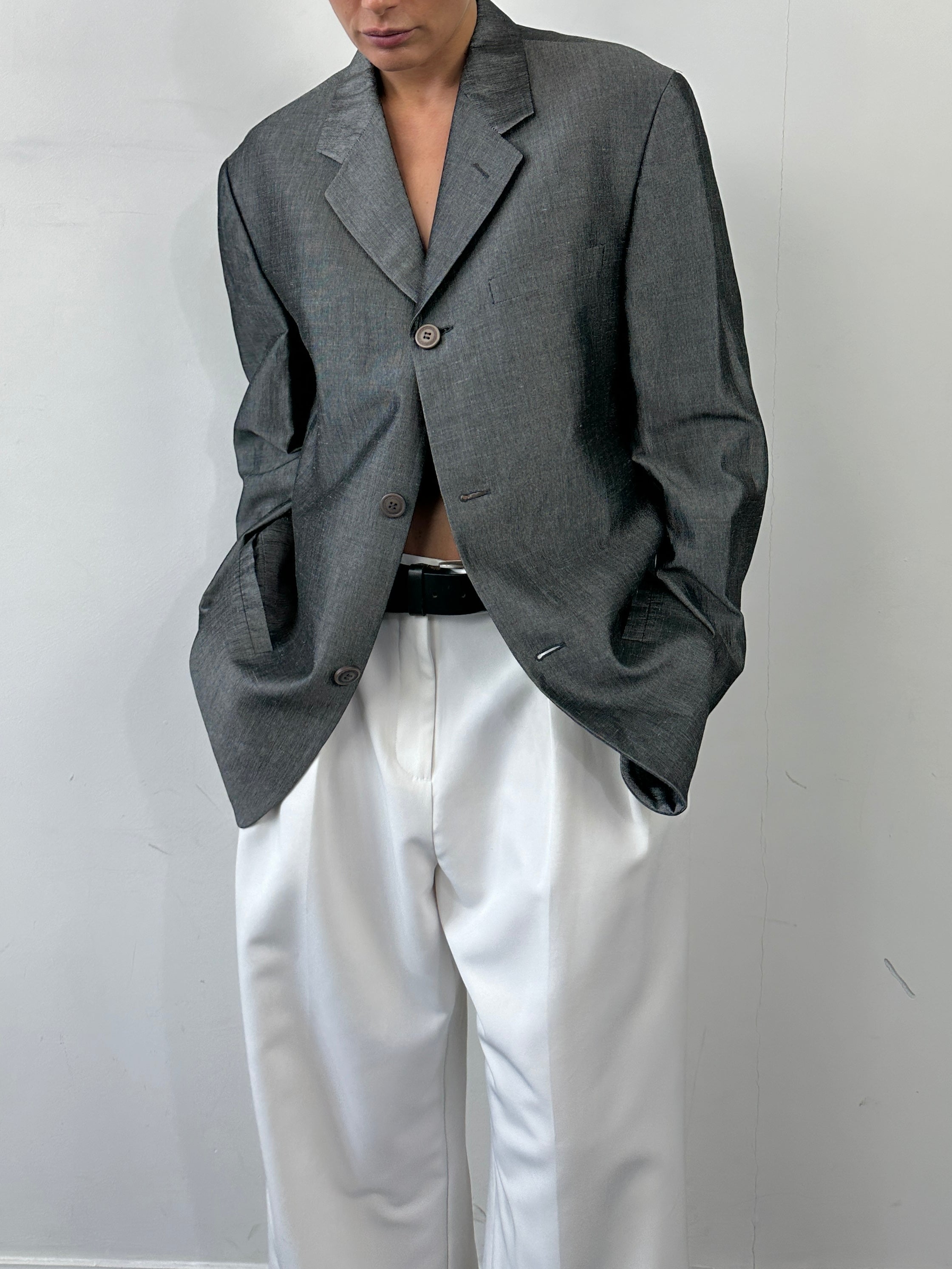 Versace Versus single-breasted blazer in size L, tailored fit with classic lapels, styled in a professional setting.