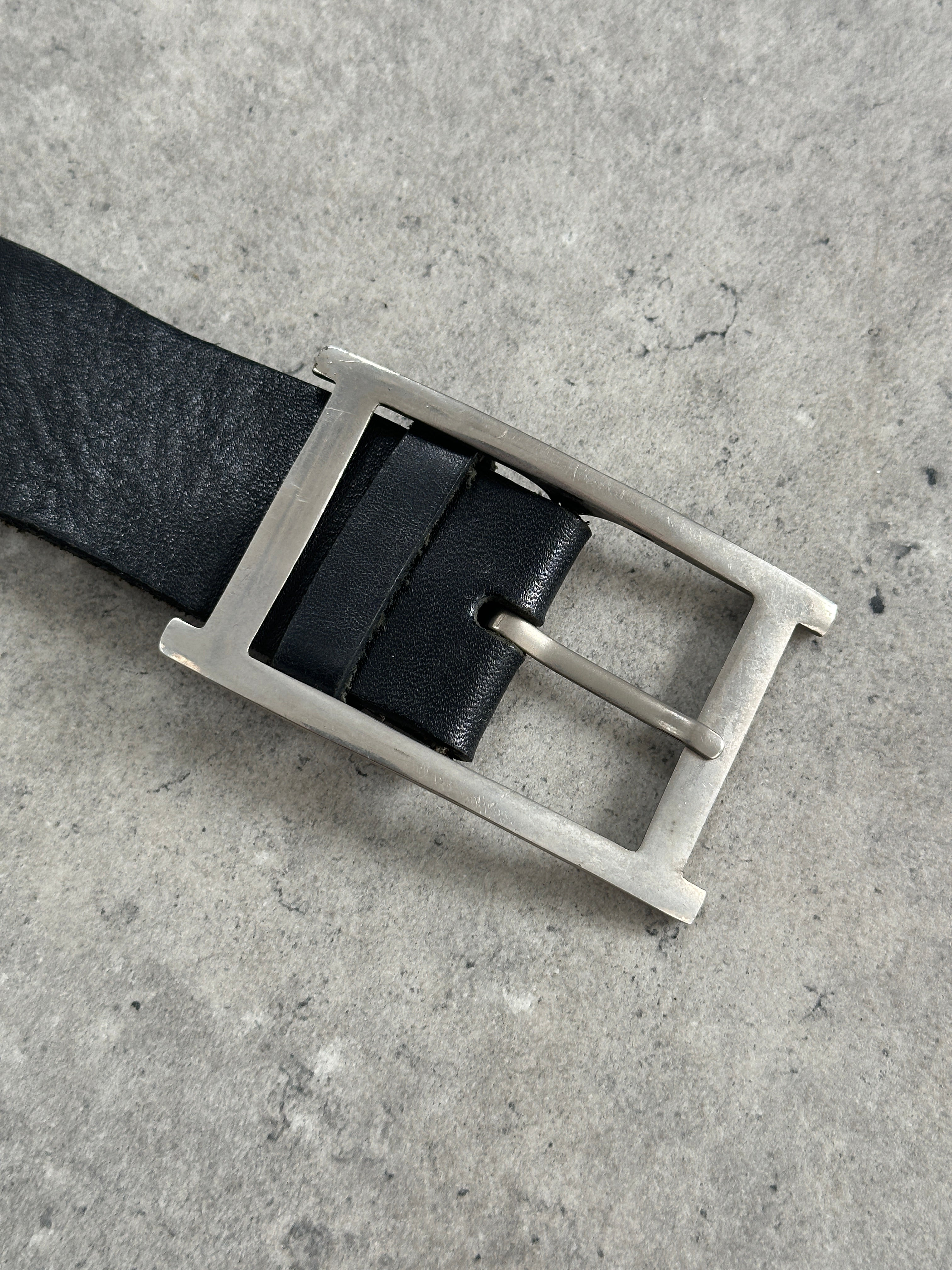 Vintage 2000s chrome leather belt, 30-34 inch waist, stylish accessory with shiny metallic finish and classic design.