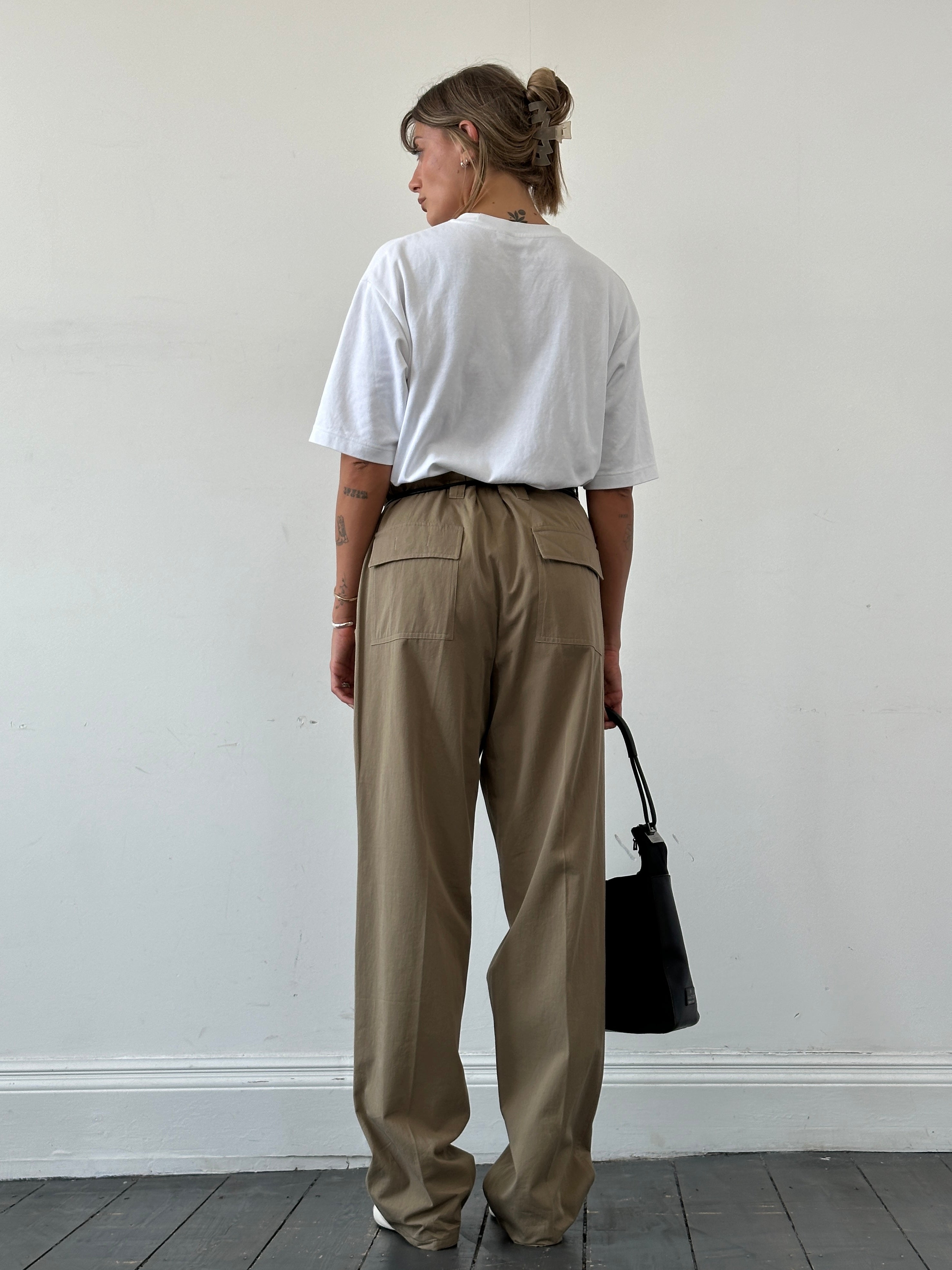 Vintage pure cotton straight-leg pleated trousers in size W35, featuring a classic design and tailored fit.