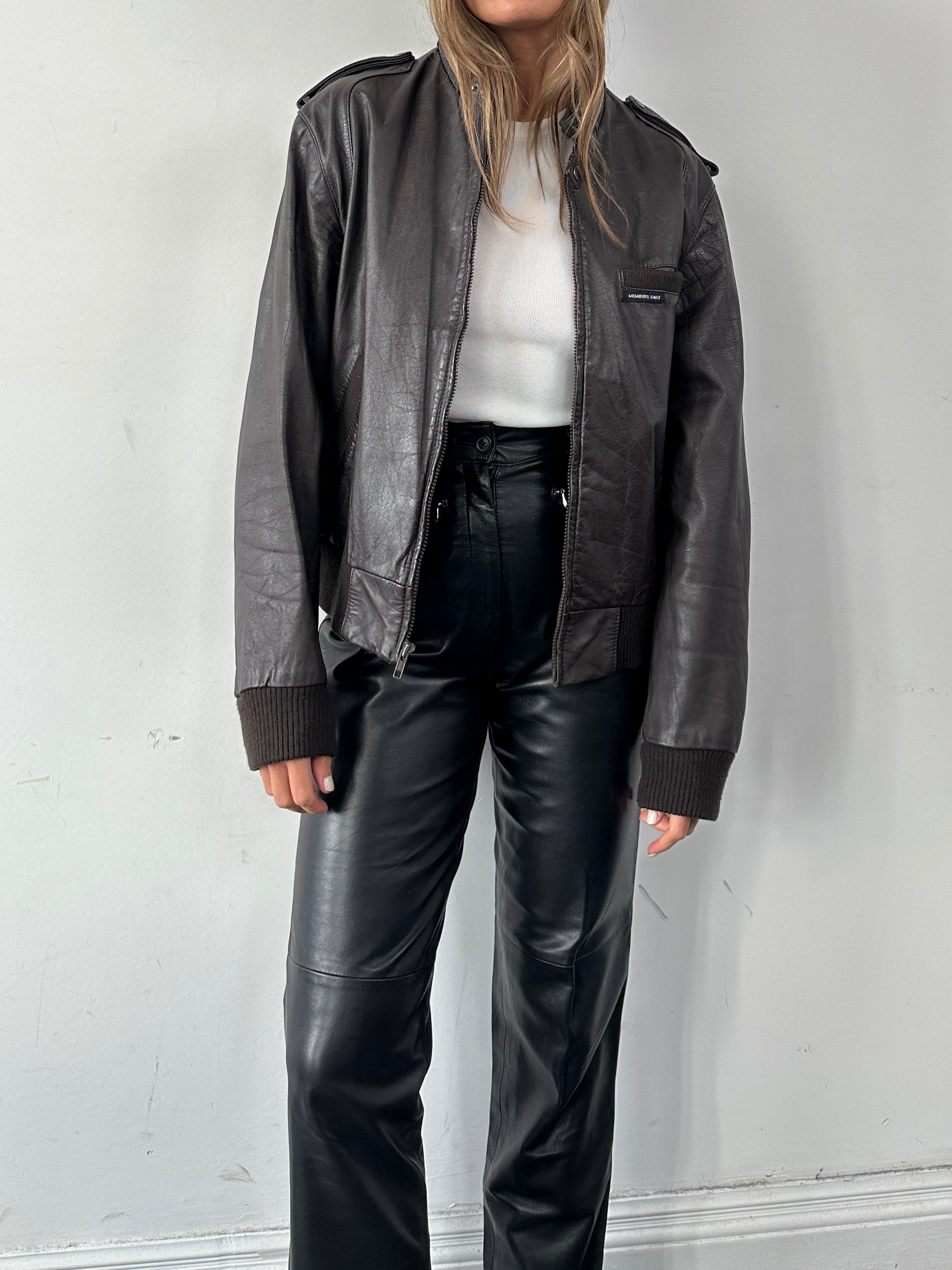 Vintage Moto Leather Bomber Jacket in size M, featuring classic design and durable leather material.