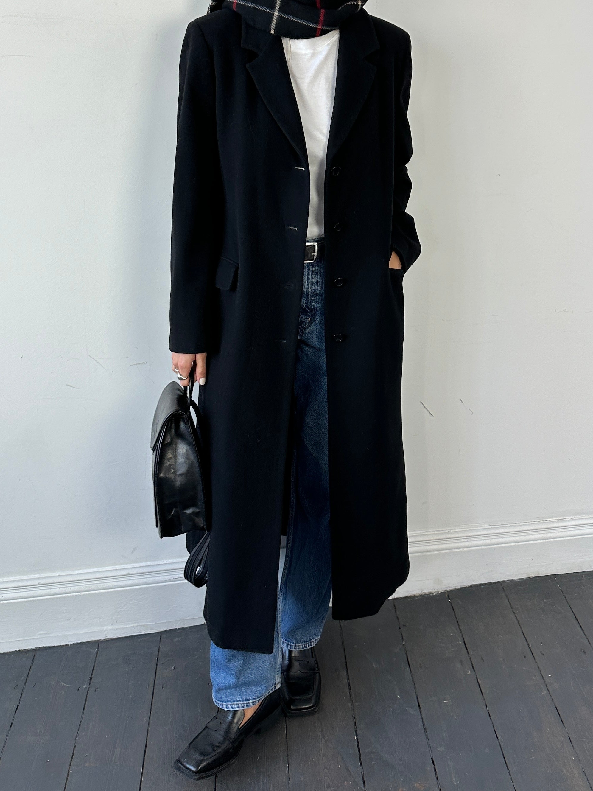 Vintage wool floor length coat in size M, single-breasted design with classic vintage style and warm fabric.