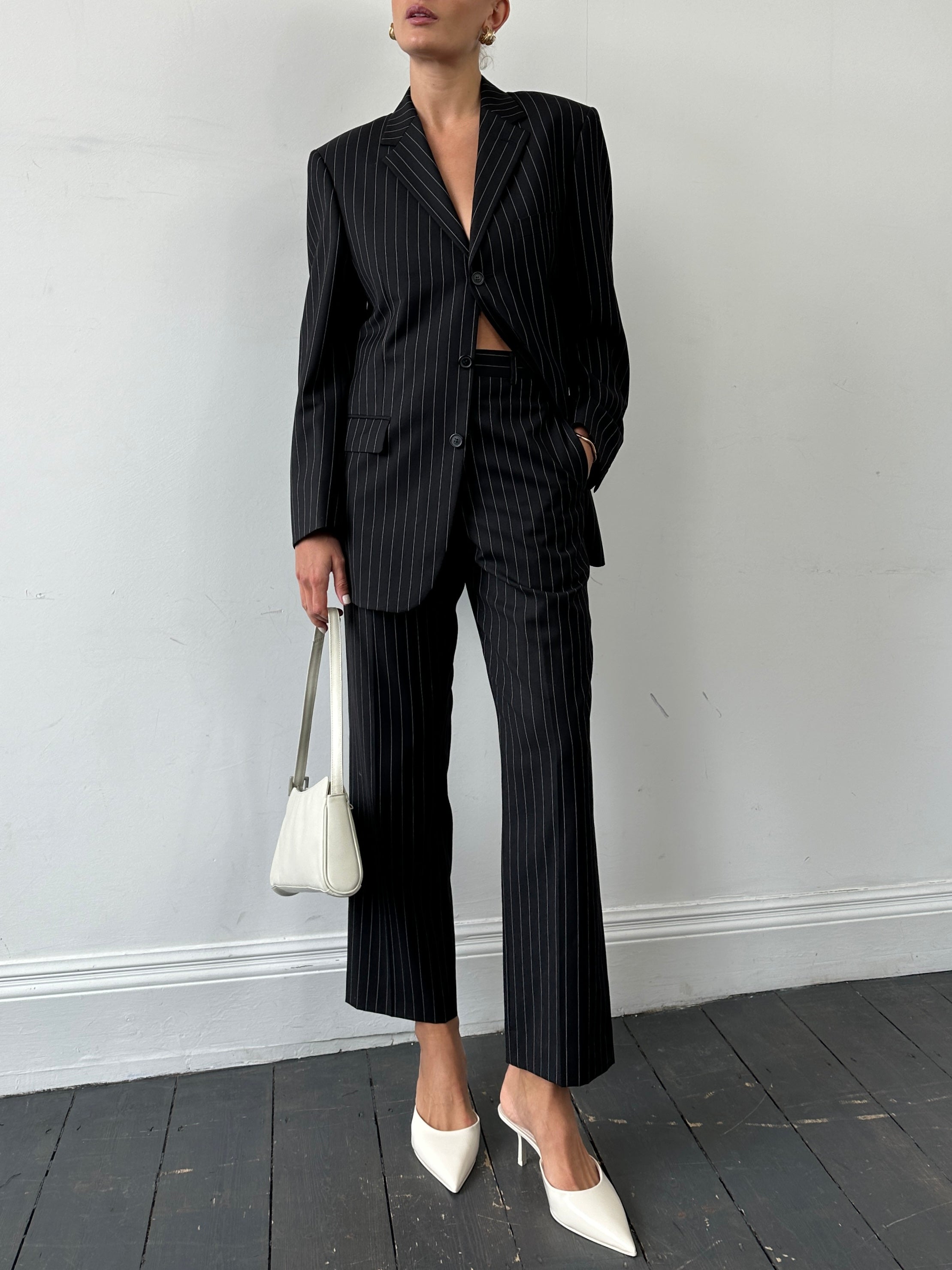 Yves Saint Laurent Pour Homme pinstripe pure wool single-breasted suit in size 38S/W28, featuring a tailored fit and classic design.