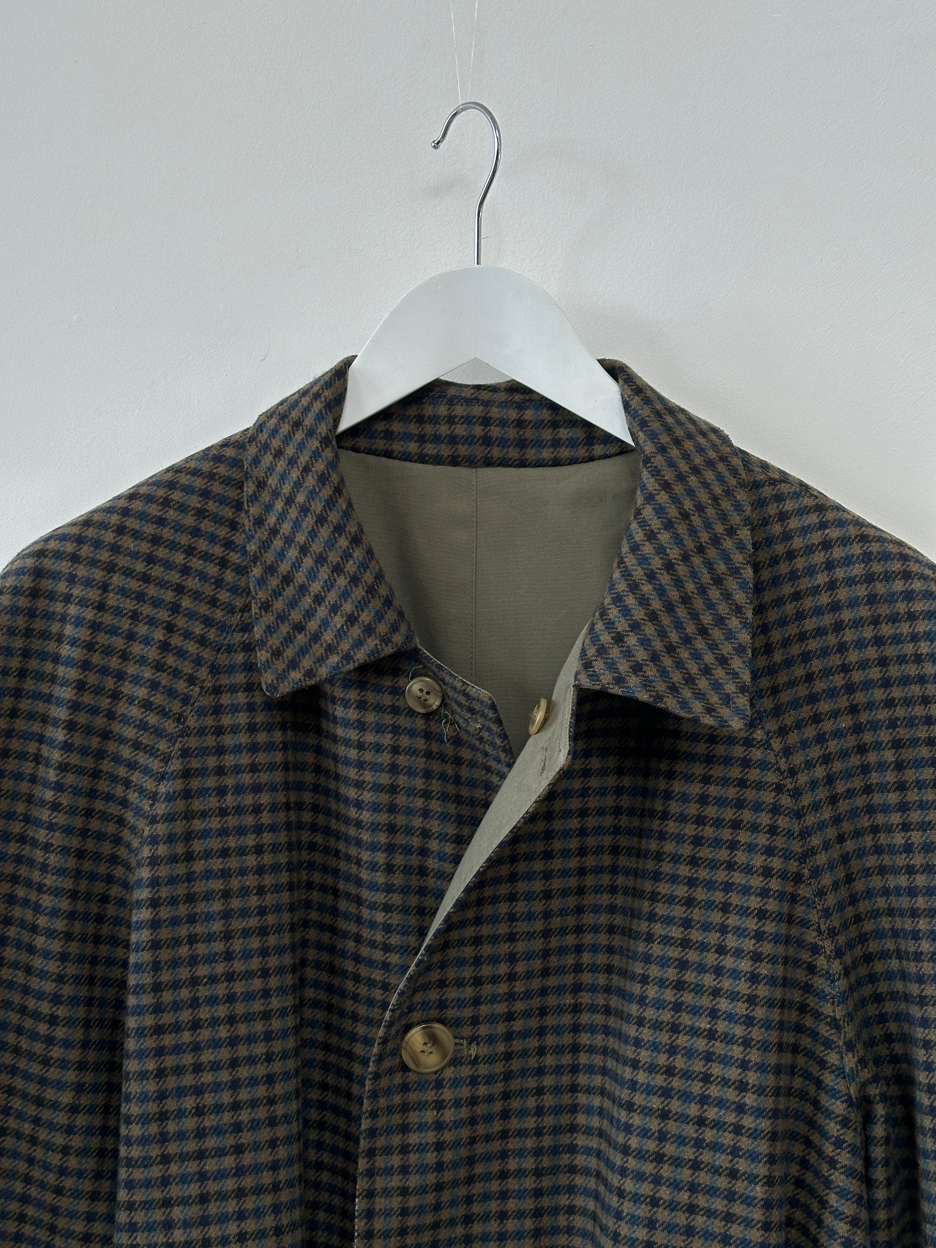 Vintage reversible wool trench coat with belted design in XL size, featuring classic style and warm wool fabric.