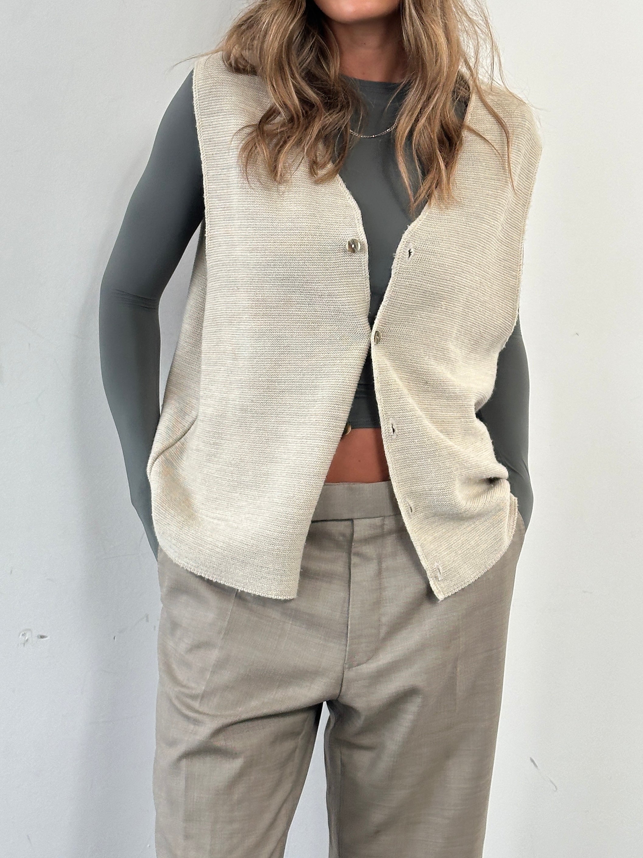 Vintage British XL knitted waistcoat with intricate pattern and classic style, perfect for vintage fashion enthusiasts.