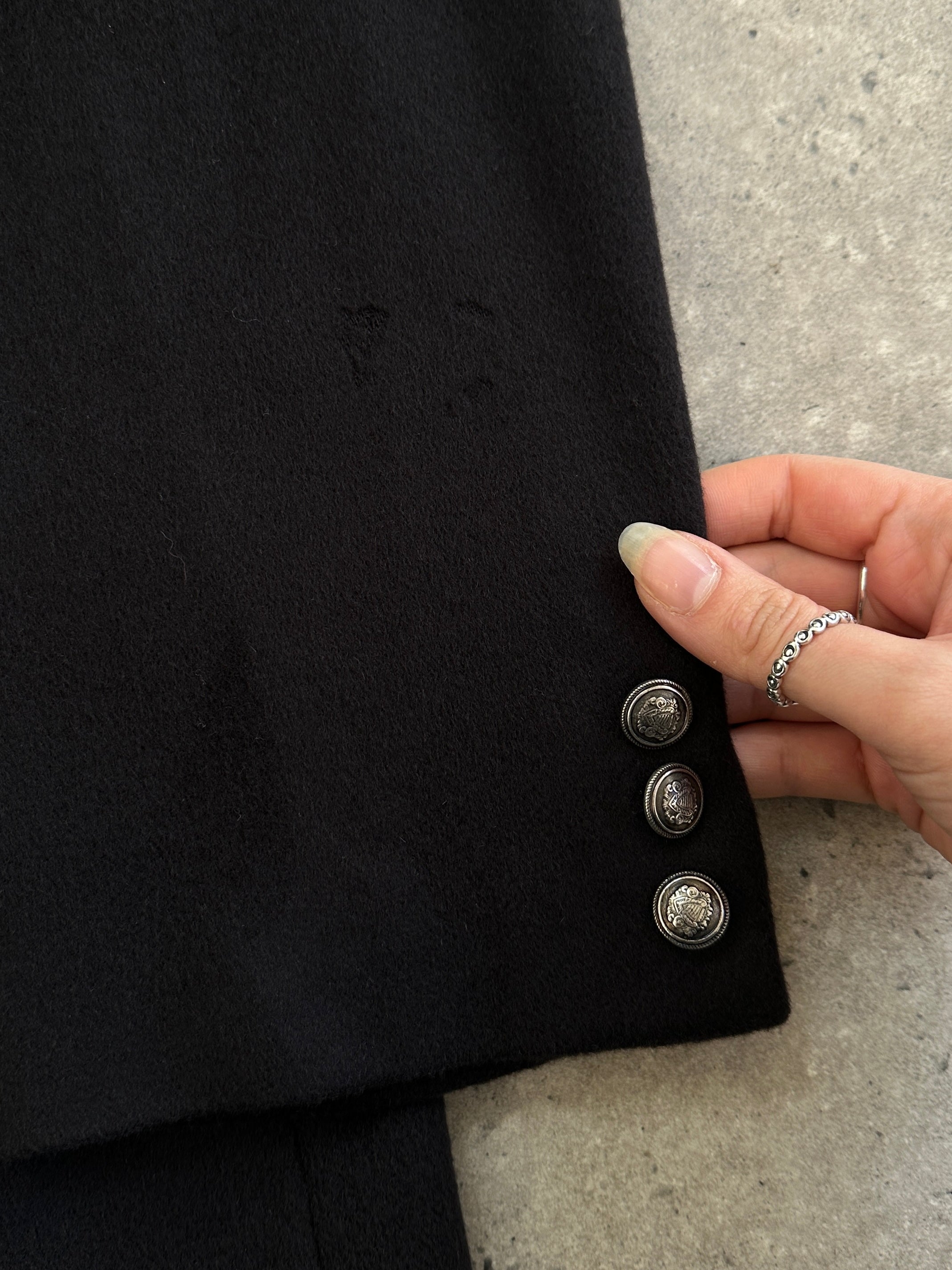 Vintage Italian pure cashmere blazer, single-breasted, bespoke button design, in size 40R/L, displayed on a neutral background.