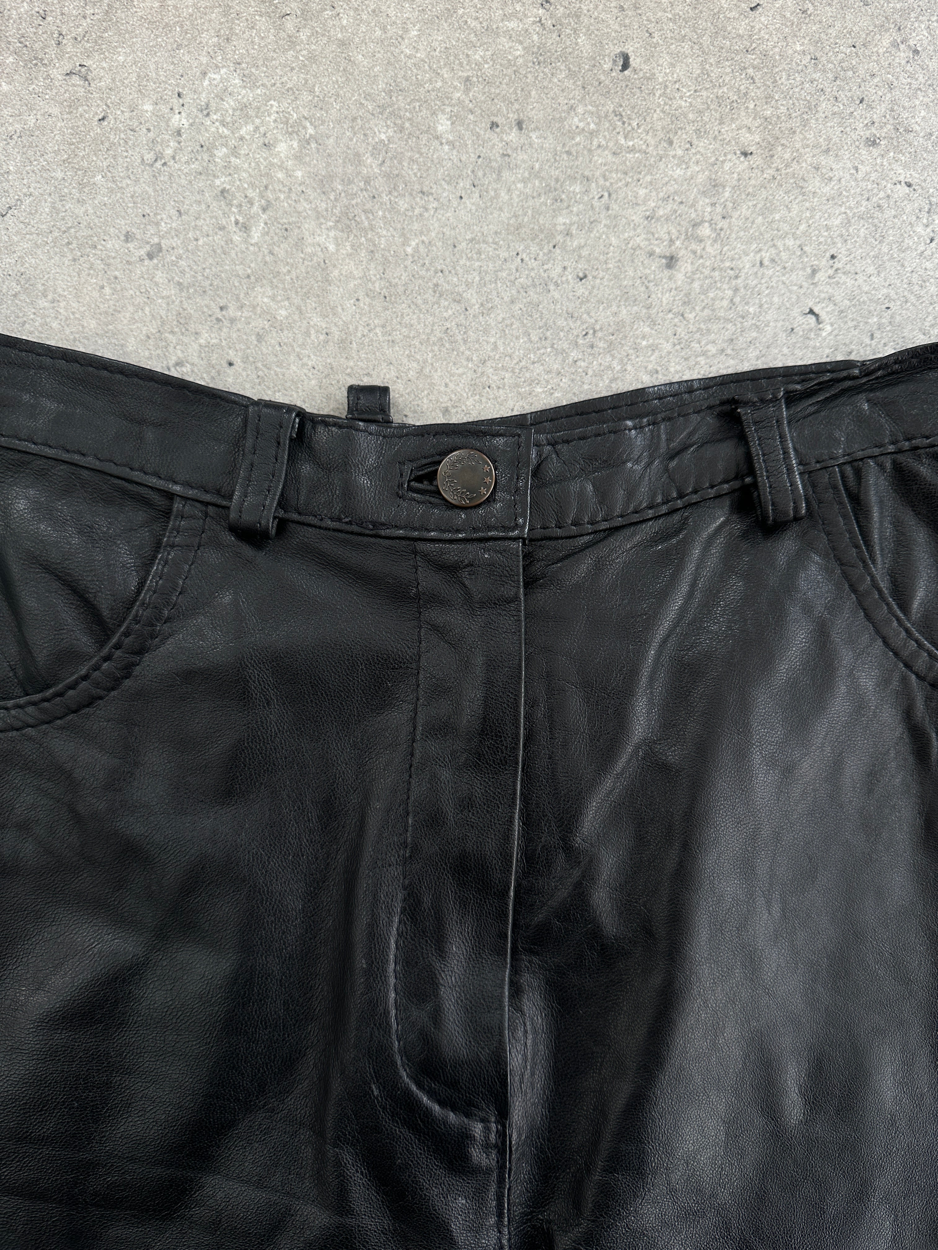 Vintage brand vintage leather high-waisted mini shorts in size W27, featuring a classic fit and stylish design.