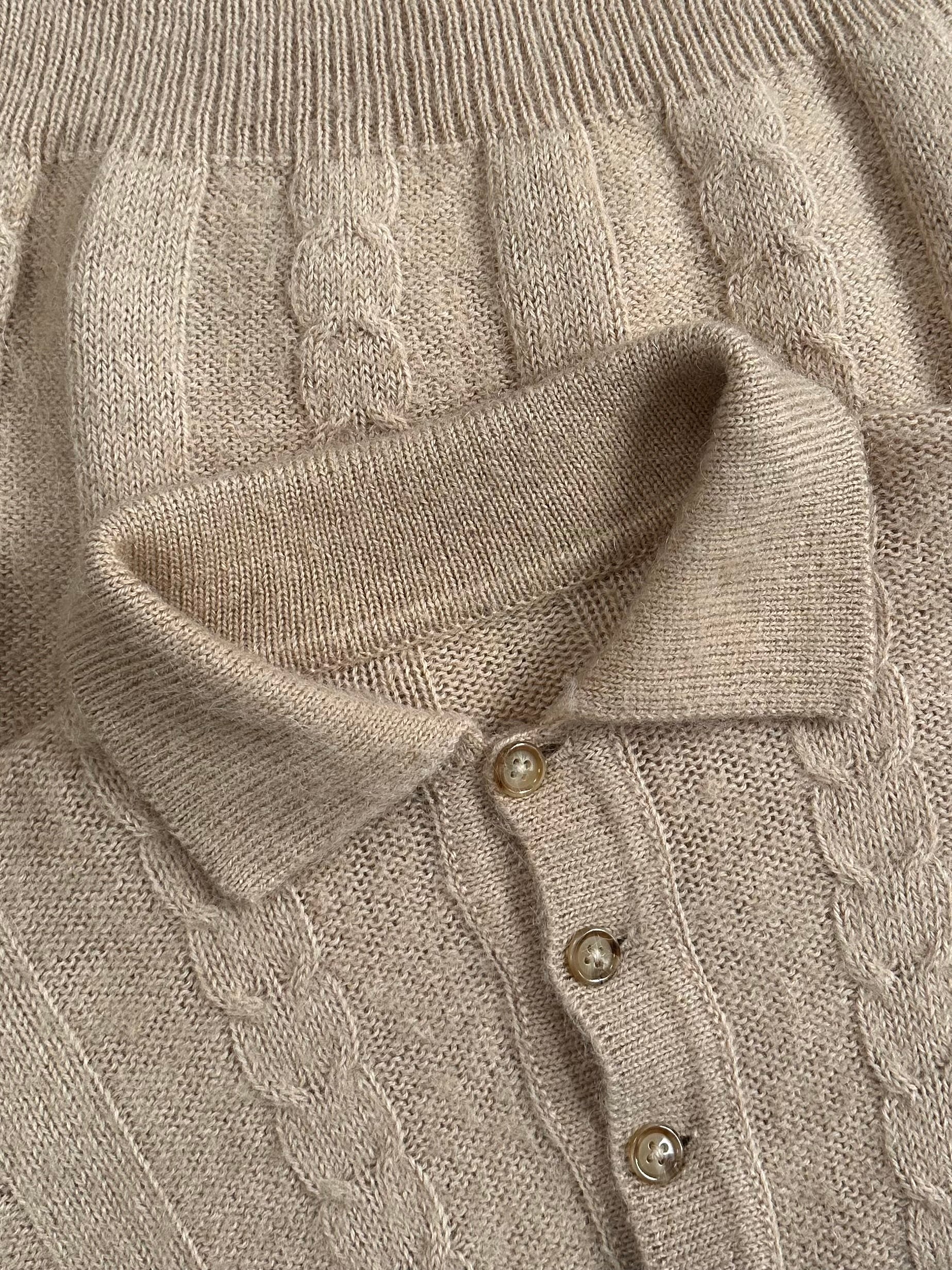 Vintage 1980s wool mohair knitted polo jumper in size M, featuring a classic collar and textured knit pattern.