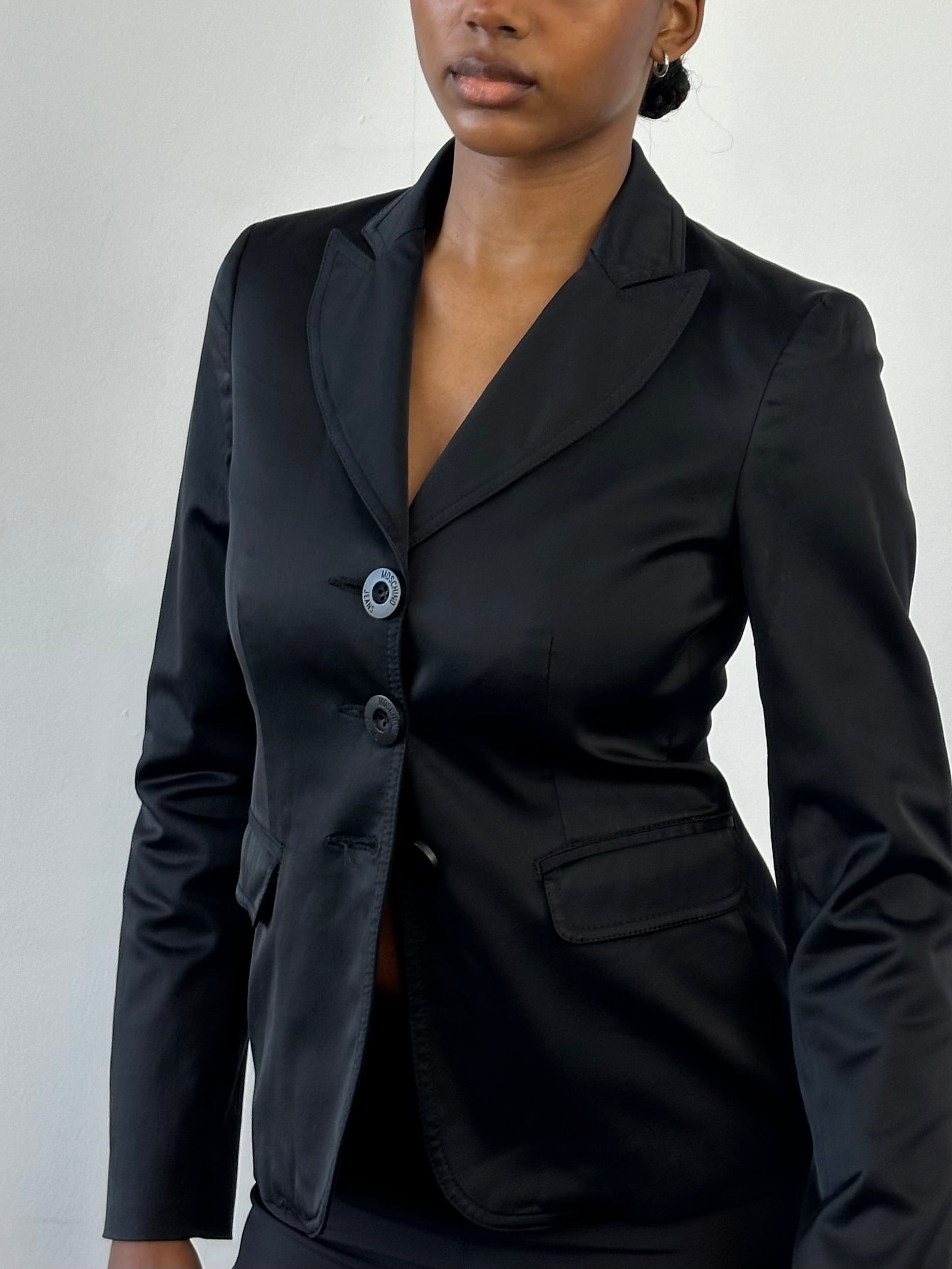 Moschino 2000s Dagger Collar cotton fitted blazer in XS, stylish blazer with a unique dagger collar detail and tailored fit.