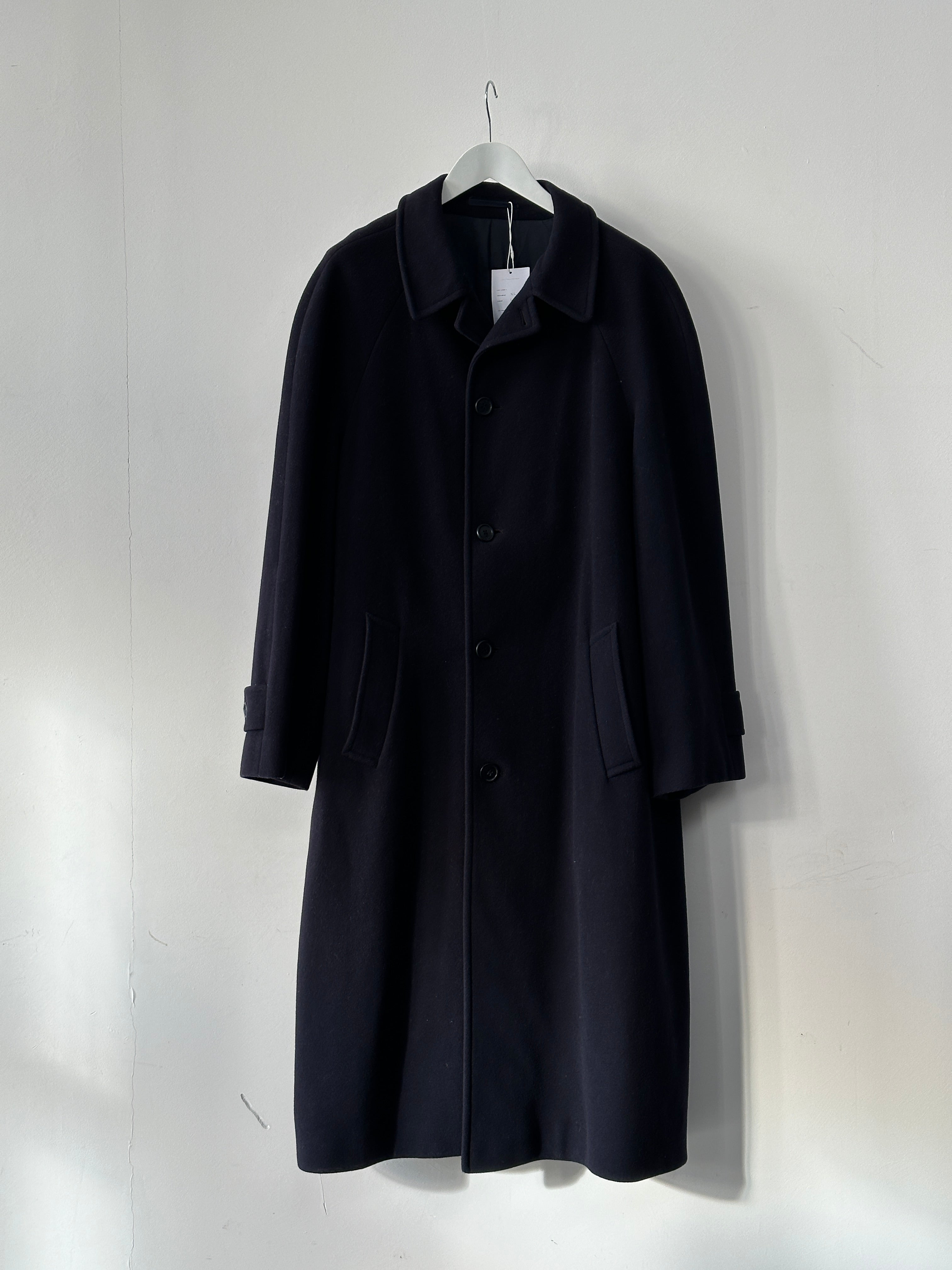 Yves Saint Laurent Pour Homme wool cashmere single-breasted coat in XL, navy blue, tailored with a classic lapel collar.