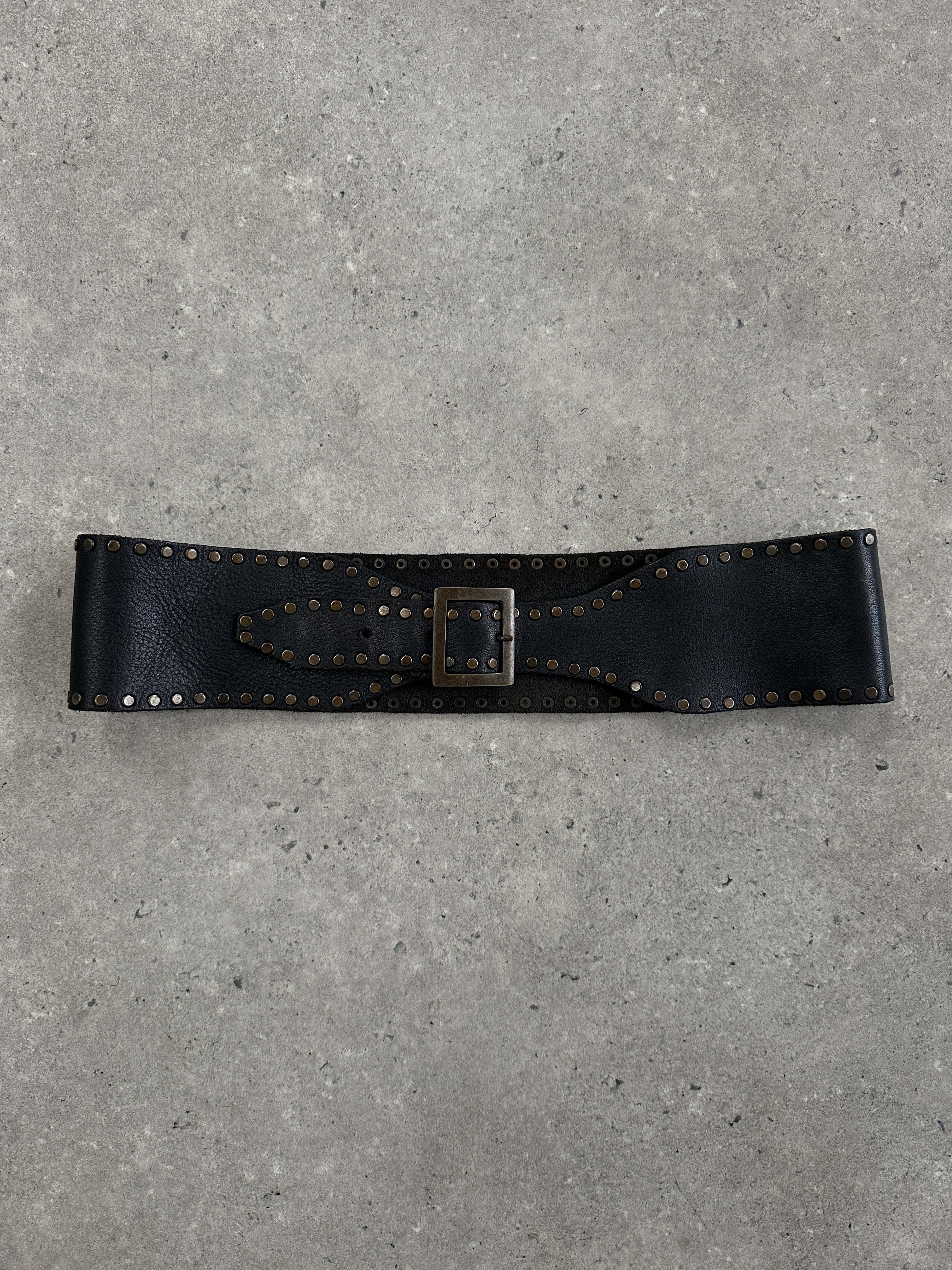 Vintage 1980s chunky studded leather belt with silver hardware, size W32-34, featuring rugged vintage style and bold design elements.