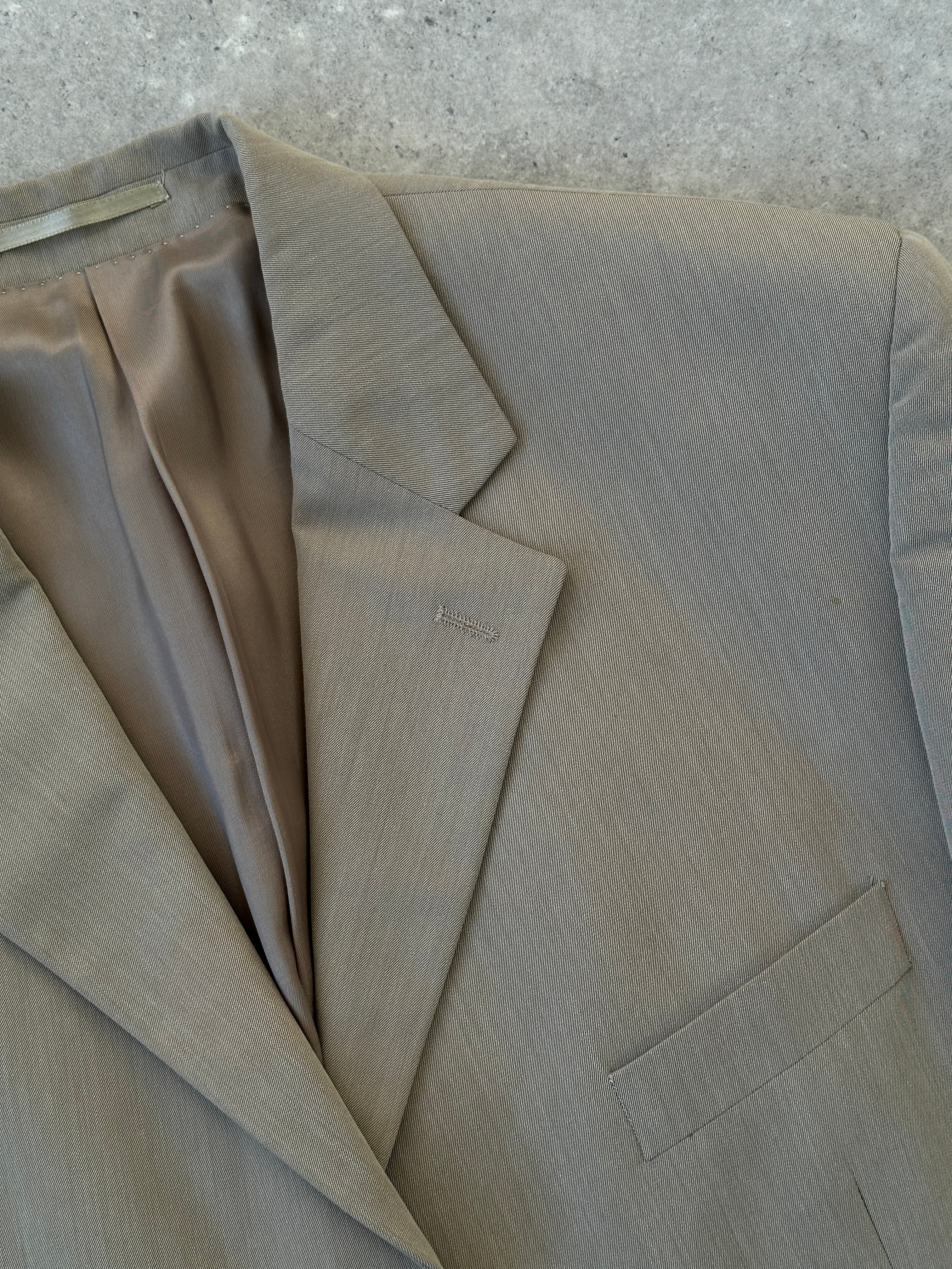 Pierre Cardin three-piece suit with jacket, vest, and trousers in size 44R/W34, displayed on a mannequin.