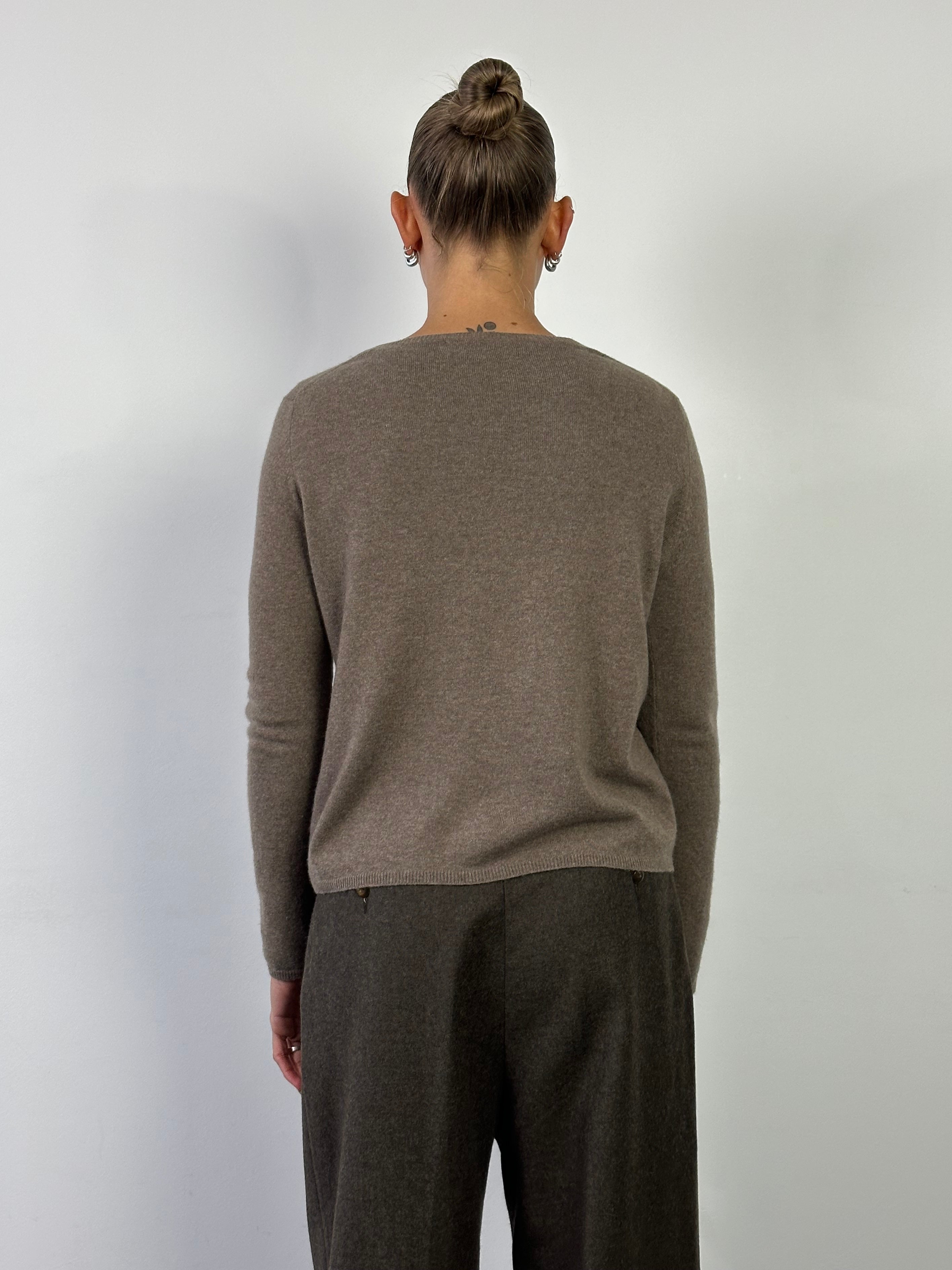 Vintage pure cashmere handmade knitted jumper in M/L size, featuring a cozy, classic design with intricate knitting details.
