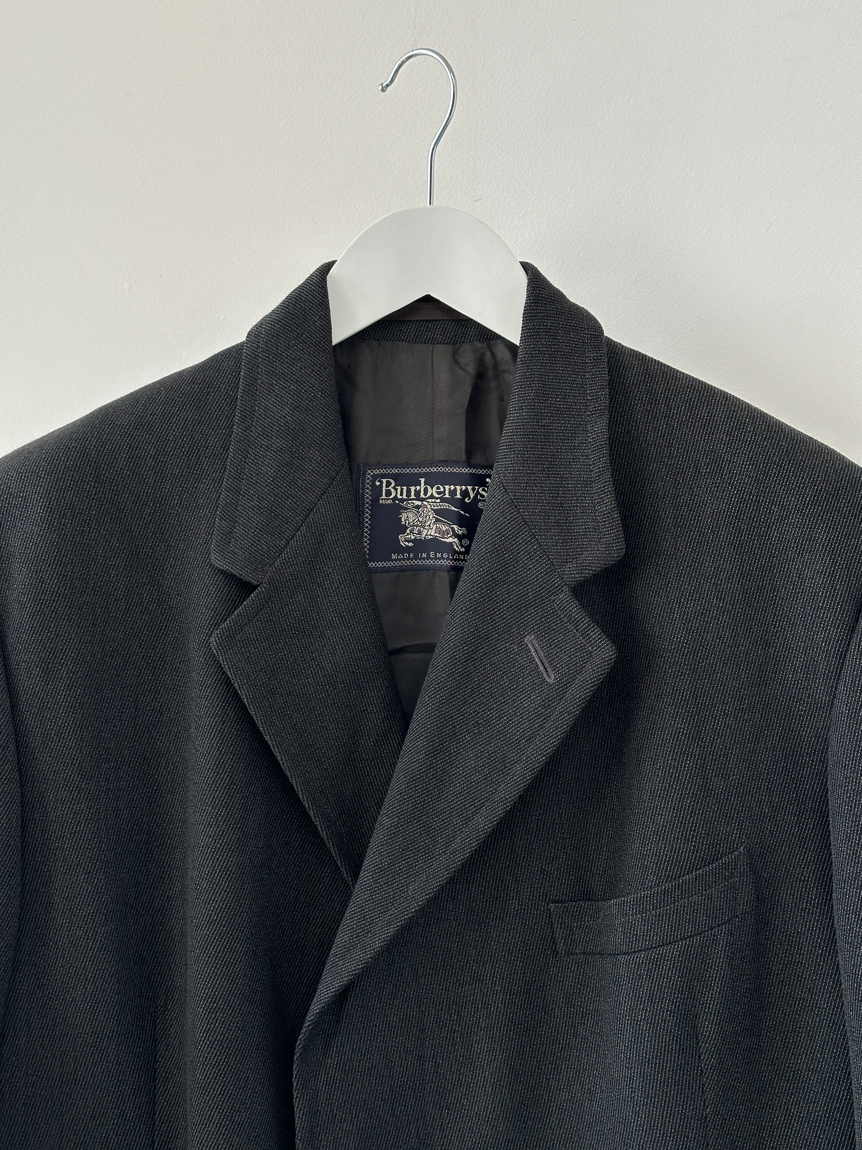 Burberry 1990s pure wool twill coat with concealed placket in XXL, showcasing classic tailored design and high-quality fabric.